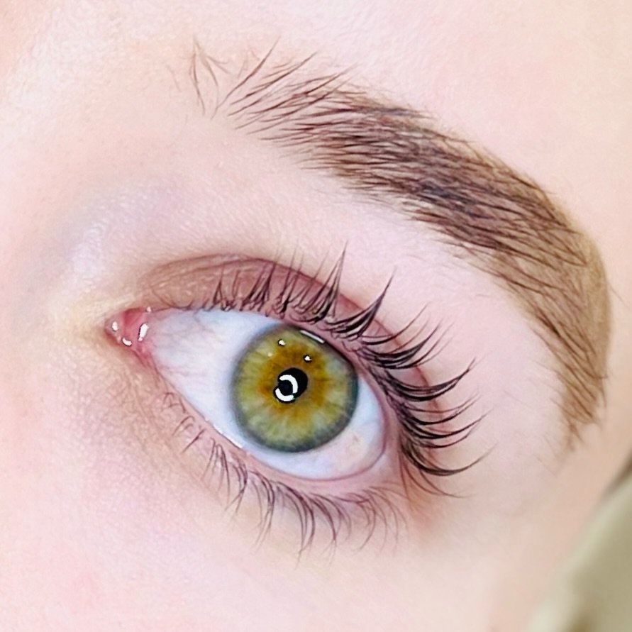 Hello lash lift 🤩

Elevate your lashes with a customised Lash Lift 💫 No false fibres, no added weight just your gorgeous lashes showing off their best self!

Here&rsquo;s a fresh lift. Still looking silky from a deep conditioning treatment 🤍

#Miz