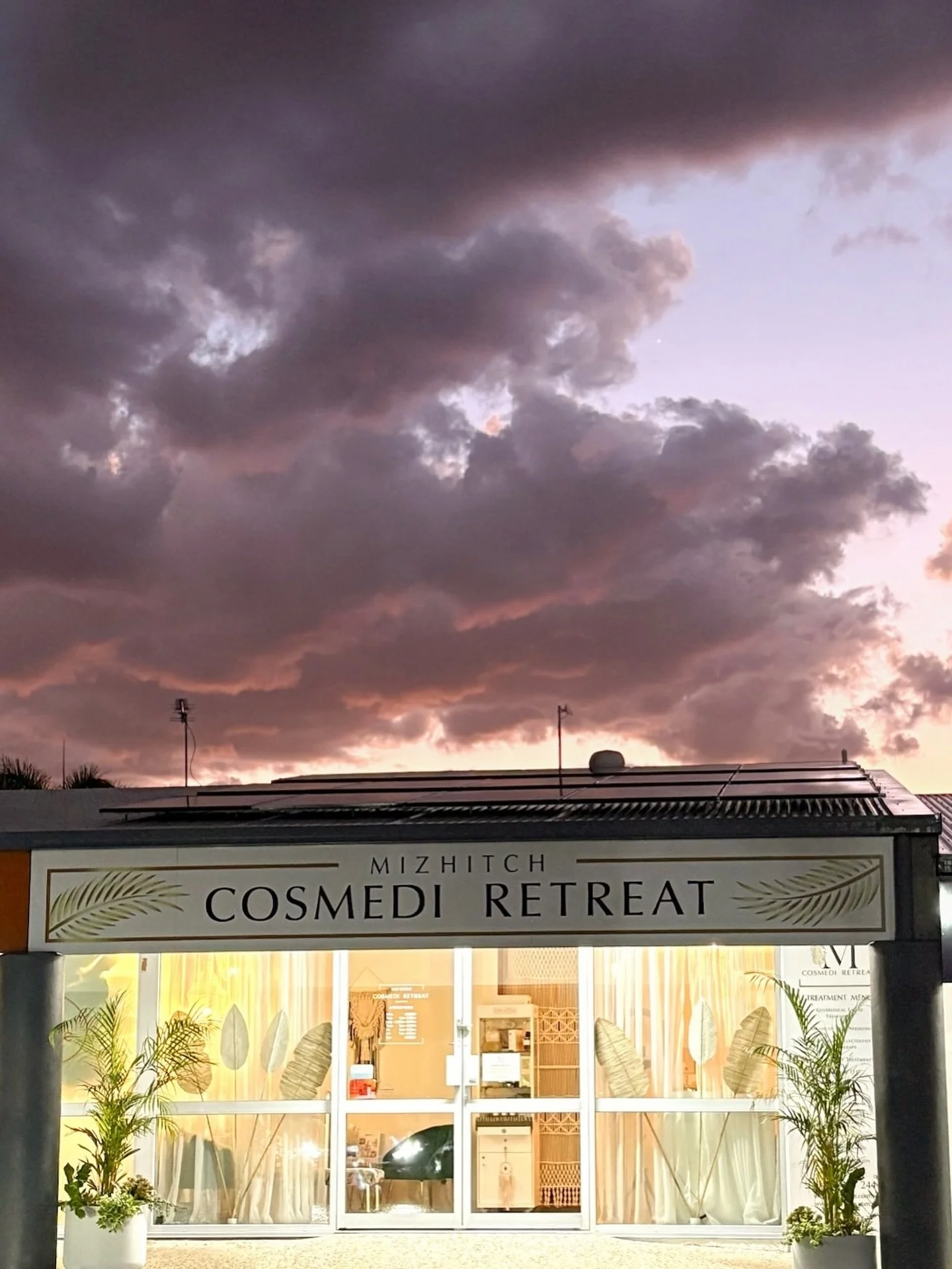 Where the Skin and Beauty Magic happens 💫 We love our little haven 💫
Retreat to MizHitch for your ultimate CosMedi experience!
#MizHitch - #Gladstone
www.MizHitch.com.au
#BlissfulEscape #Retreat #CosMedi #GladstoneSkin #GladstoneBeauty #CQ #CQSk