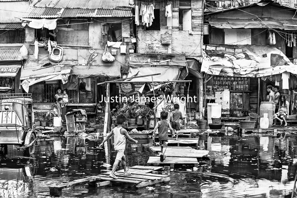 Philippine Street Photography. Homeward Bound, Navotas, Metro Manila, Philippines. Philippine Image 5299 If you wish to purchase a photography print of this image, or would like to license this image please contact us using the form below. Please kindly include the Image Title and Image Ref # in your message, we will get back to you.