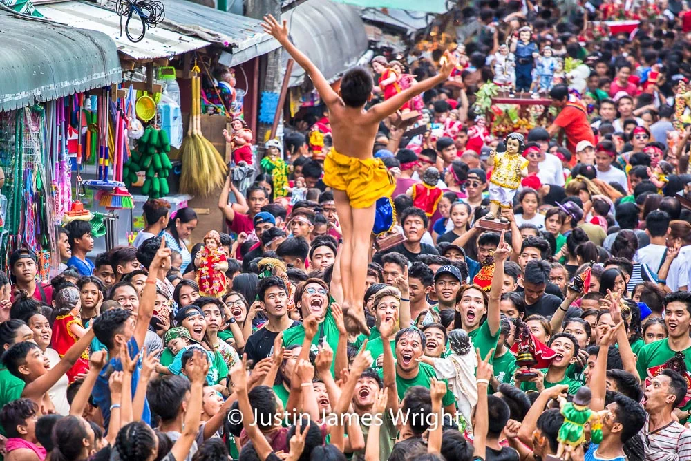 Santo Niño Celebrations - January 2018. Canon EOS 5D Mk III, EF 70-200mm F4/L @ F4, 200mm, 1/250 sec. From the Photographic Story : A Decade on One Street.