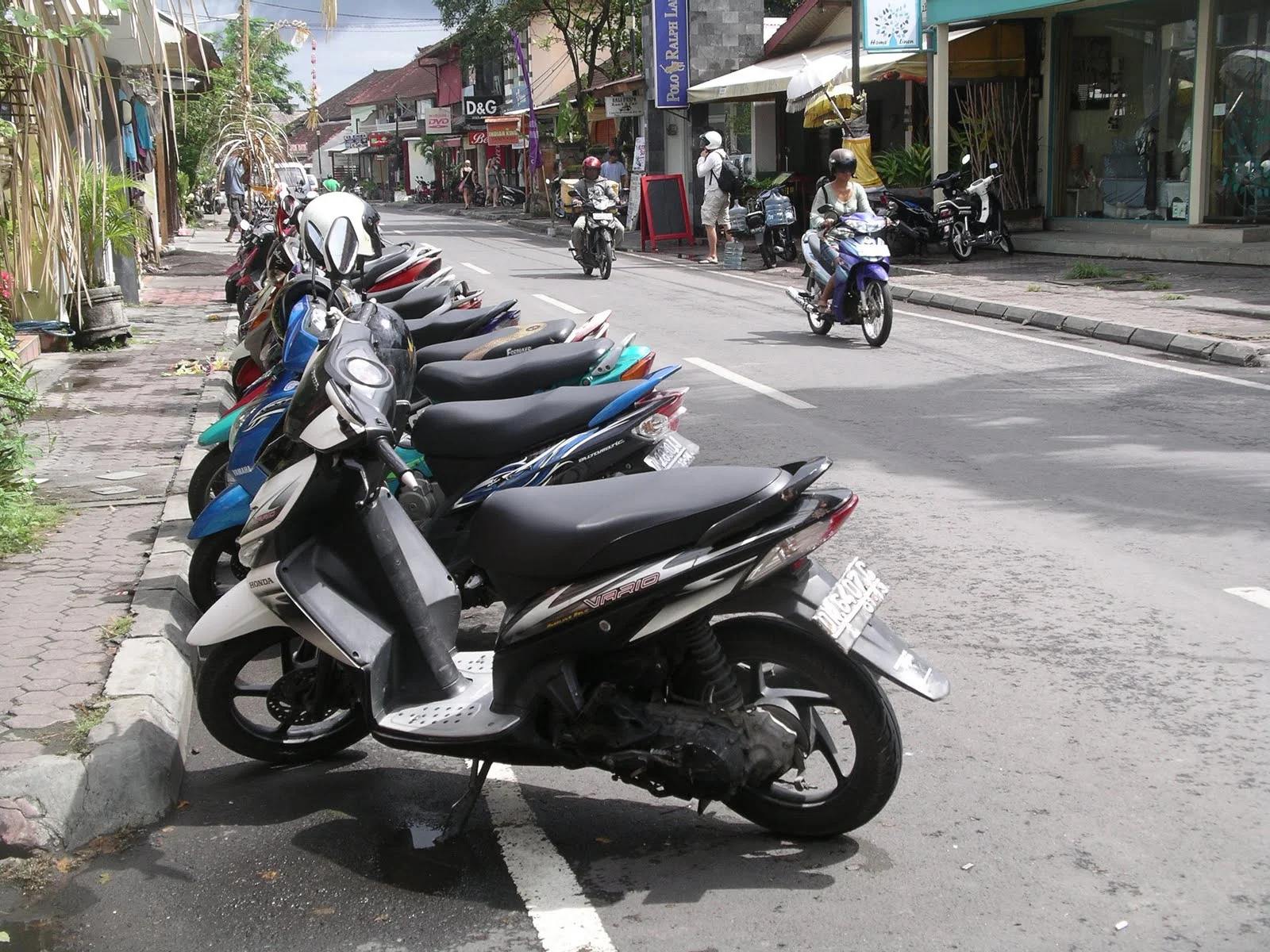 HIRE AND RIDING BIKES IN BALI