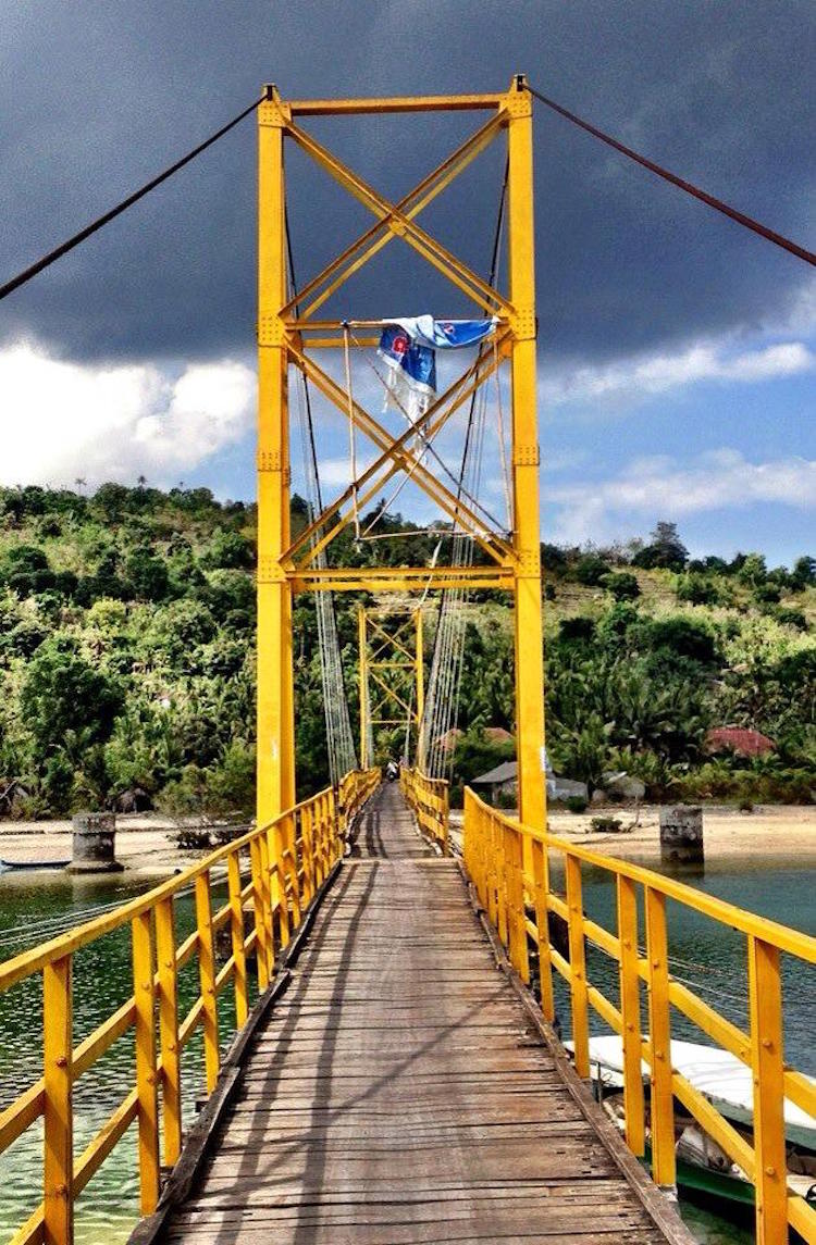#7 Susension Bridge between Nusa Lembongan and Nusa Cenigan.jpg