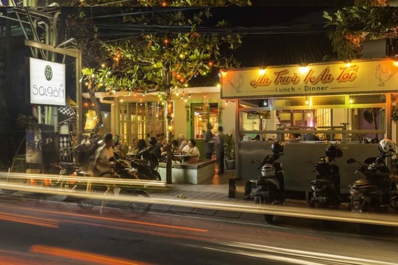 Saigon Street.jpg
