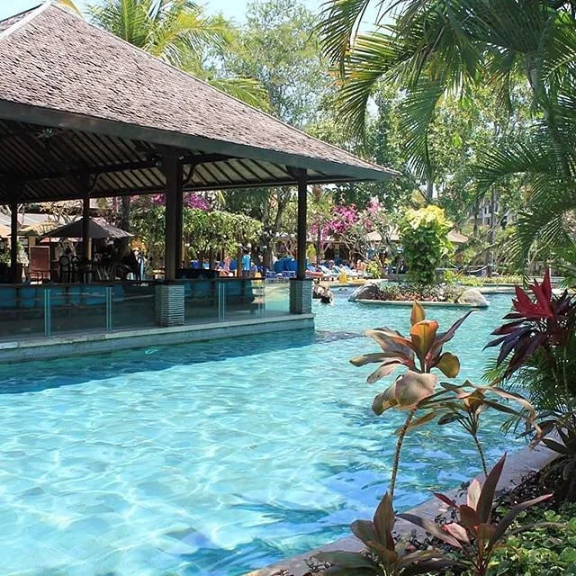 Your morning dip awaits...... @novotelnusaduabali @balibible #thebalibible #travlr #travel #love #holidays  #experiencebali #affordableluxury #novotelnusaduabali #shopping #sunshine 📷 @cheryl_travelcounsellor @travlr