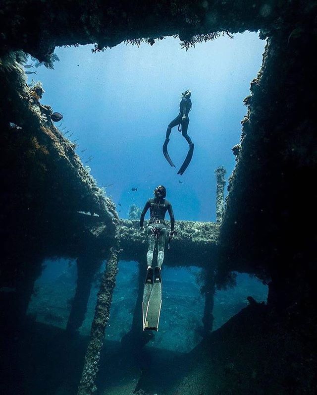 Lets explore Tulamben&rsquo;s famous shipwreck 🐠 🐟 || Credit: @joancapdevila⠀
-----------------------------------⠀
In the shallow waters just off the beach of Tulamben village, near Amed in east Bali, the Liberty wreck is one of Asia's best dive sp