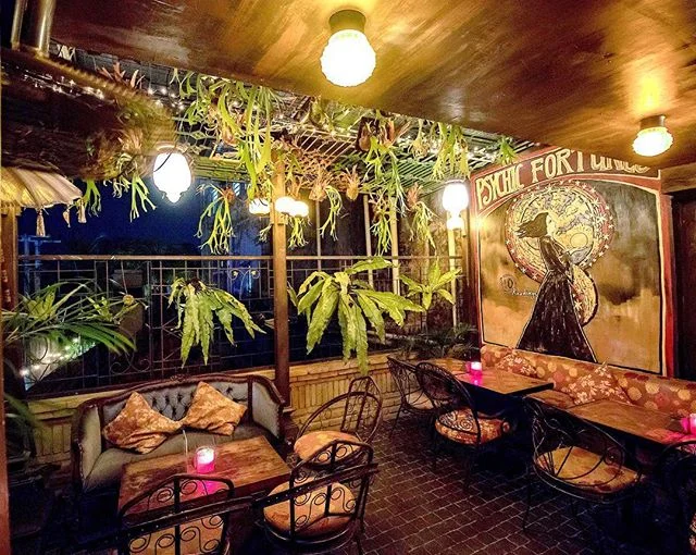 No M&aacute;s (@nomasubud) is Ubud's local 2nd storey bar where Jameson &amp; Captain Morgan is the drink of choice. 😎⠀ Their tasty bites and signature craft drinks go hand in hand with a dirty night on the town, with live Bands and DJ's a regular f