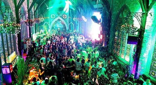 Mirror... mirror... on the wall.. who&rsquo;s throwing the biggest over-the-top, incredible parties of them all! tonight?🤔😎⠀
⠀
Welcoming another @barongfamily member to @mirror_allin 's deck: @dolfmusic! ⠀
⠀
Let's have another unforgettable night a