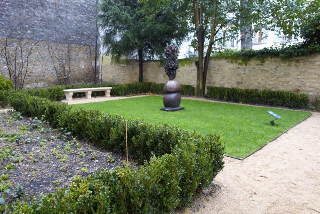  Hidden garden of Musée Delacroix 