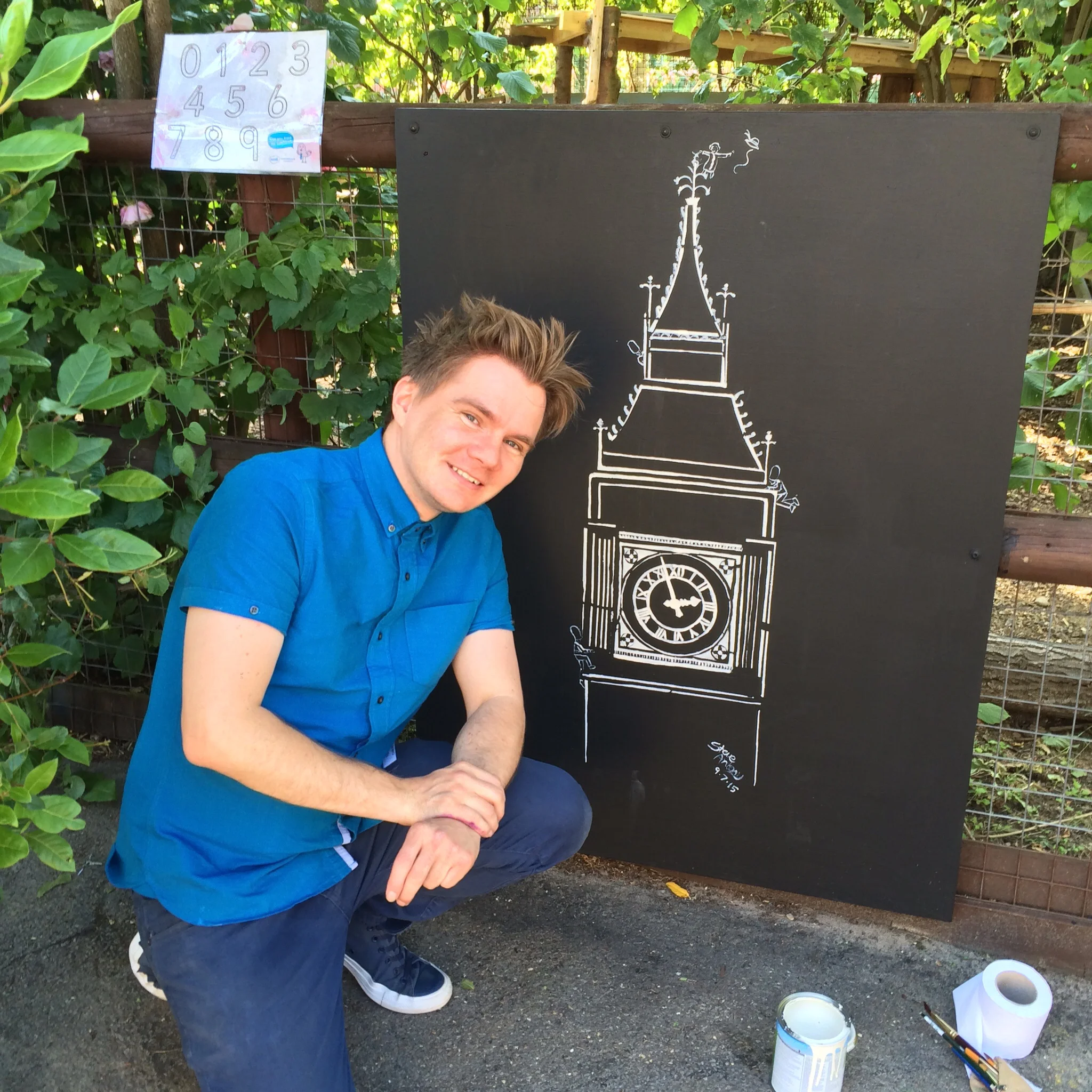 I added finishing touches to this brilliant painting of Big Ben (based on my illustration in THE QUEEN'S HAT) by Kate Filby: a parent volunteer and mum of one of the children in the Reception year. Kate worked very closely with the two Reception teachers, Ms Louise Bretenny's Reception Zebra Class and Ms Katherine Hilliard's Reception Giraffe Class as well as an army of parent volunteers and volunteers from the local community.
