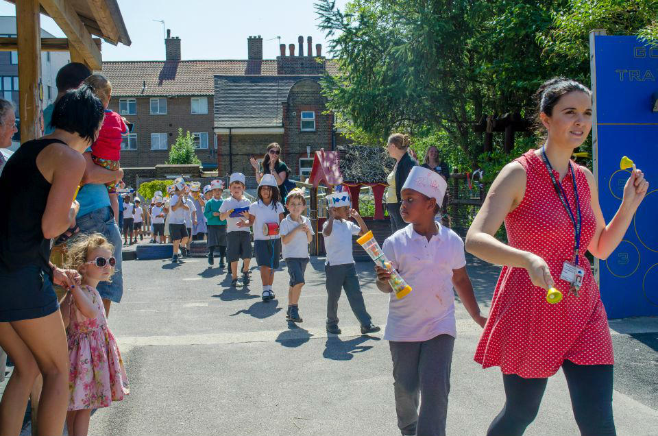 Broadwater Primary School pupils showing off their new headgear in a musical parade. (Photo by Emerson Wimsey)