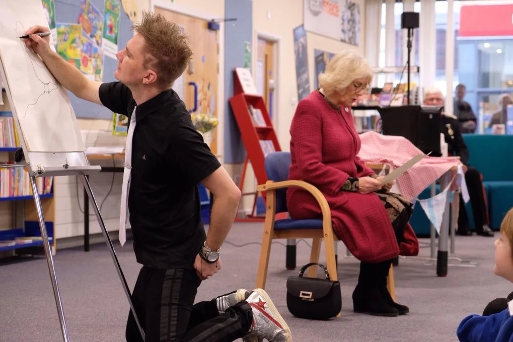 Steve live drawing to HRH The Duchess of Cornwall’s recital of ‘Come Into the Woods’ by Alfred William at Swindon North Library with National LIteracy Trust, for their ‘Lost Words’ event.