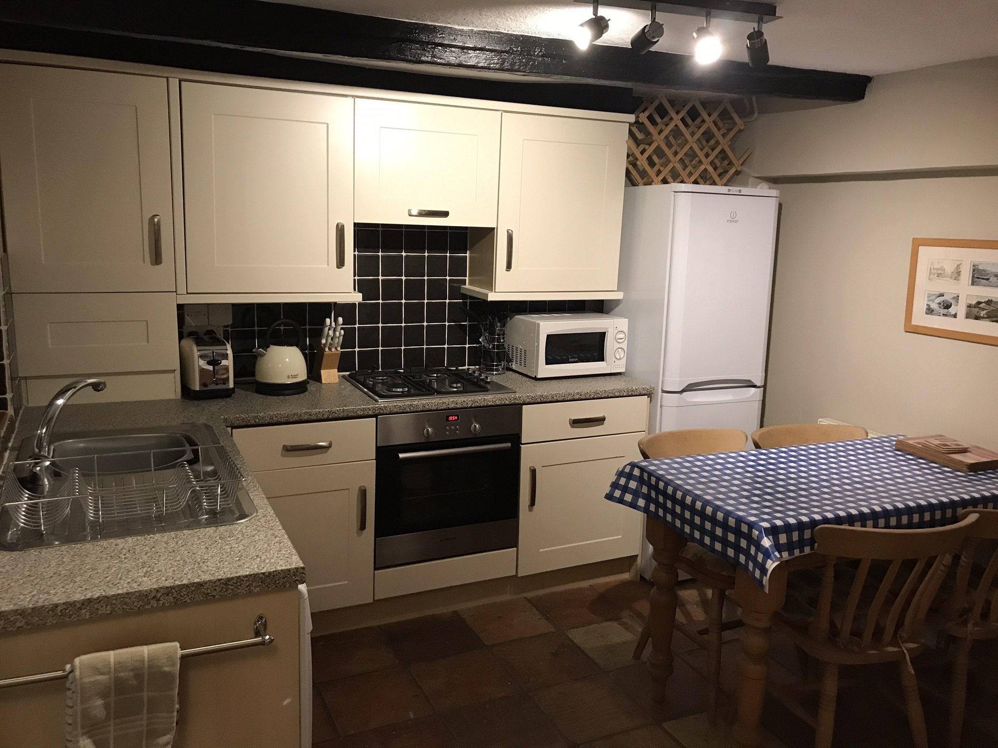 Kitchen_IMG_1091.jpg
