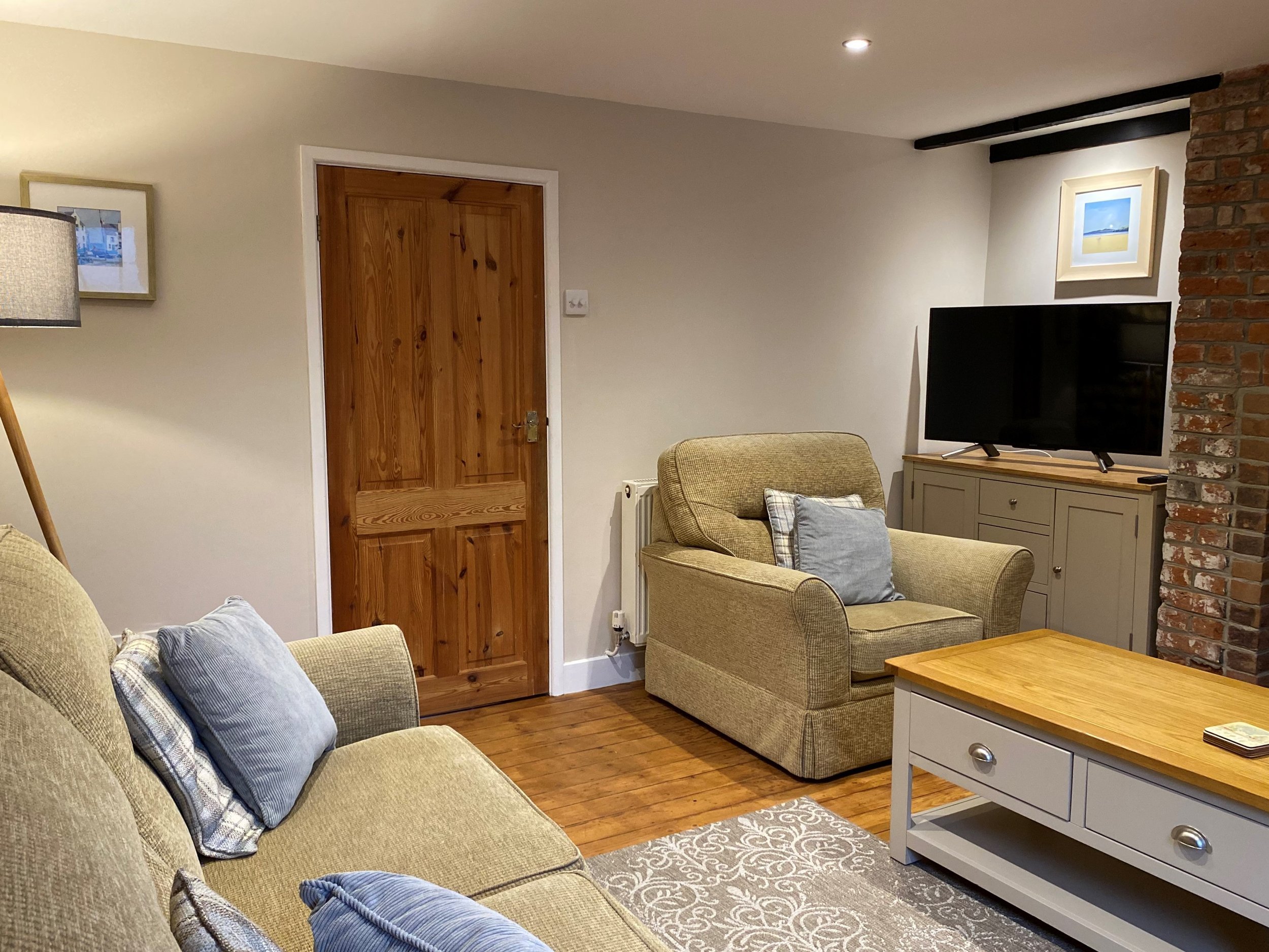 Sittingroom_IMG_6792+(2).jpg