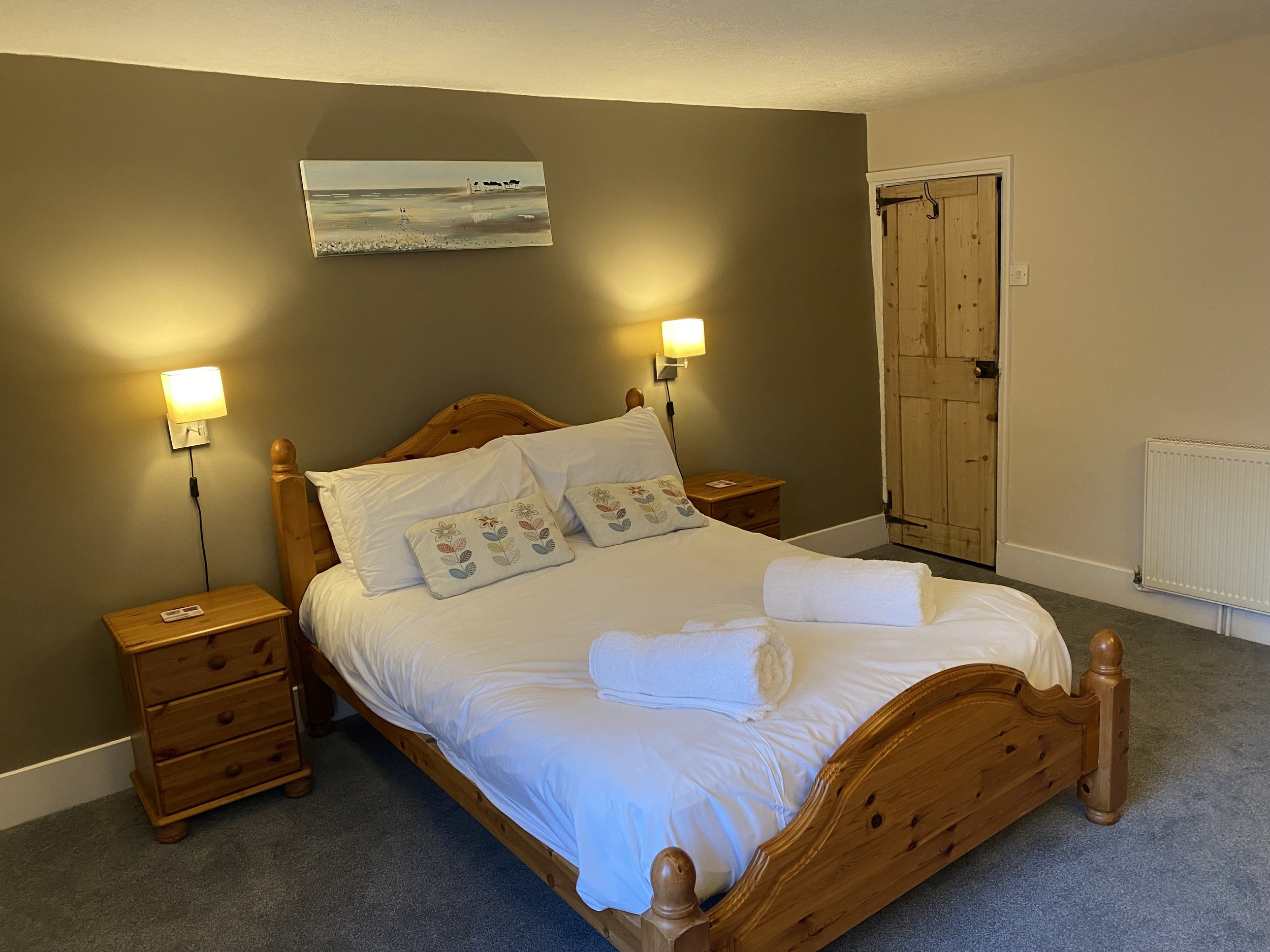 Bedroom1_IMG-1057.jpg
