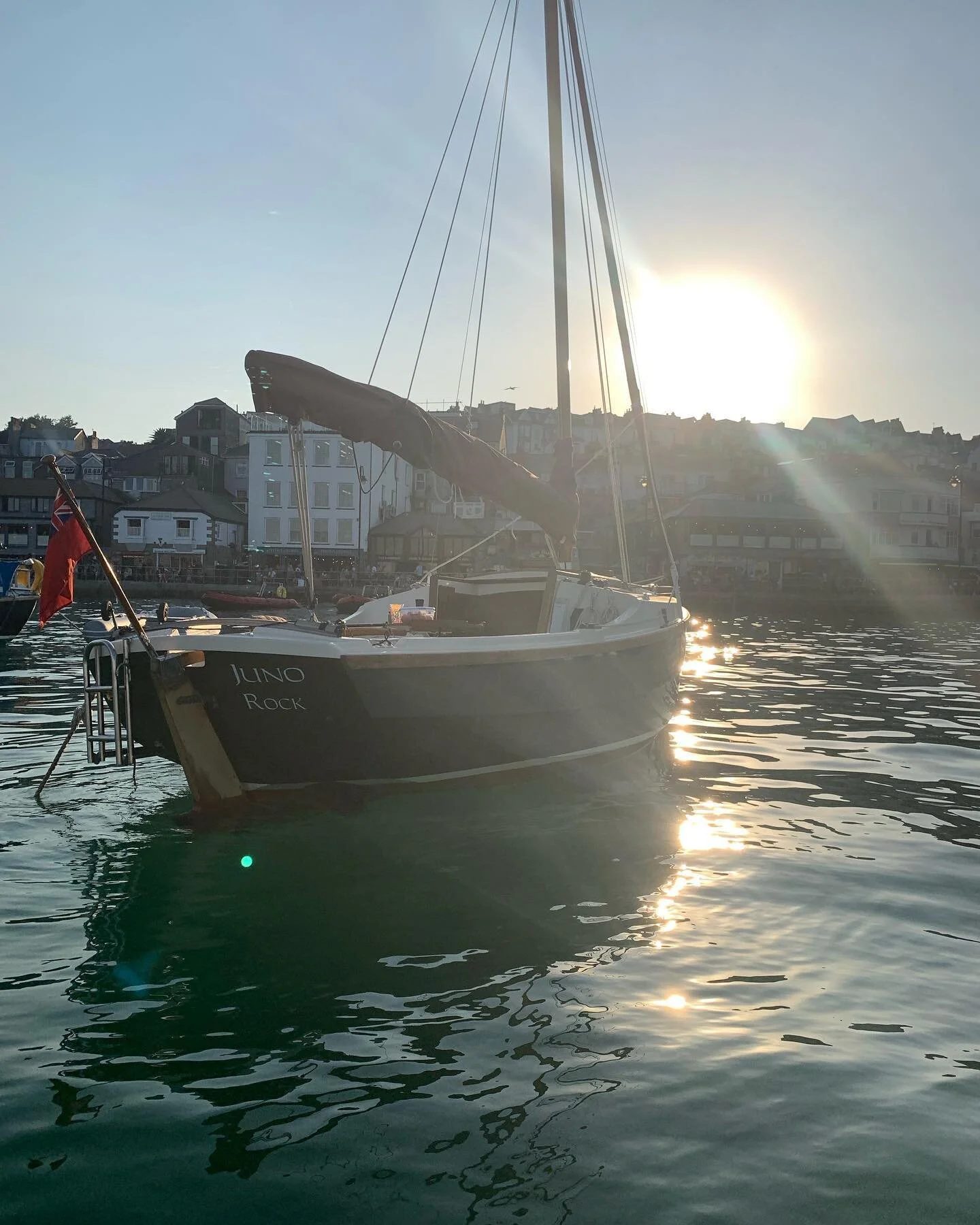 Best way to visit St Ives in August. Sail there and moor up 50m from the sea front. No traffic jams, no parking problems, minimal petrol &amp; somewhere to stay when u get there&hellip;without using Airbnb&hellip;brilliant exhibitions to visit @arthu
