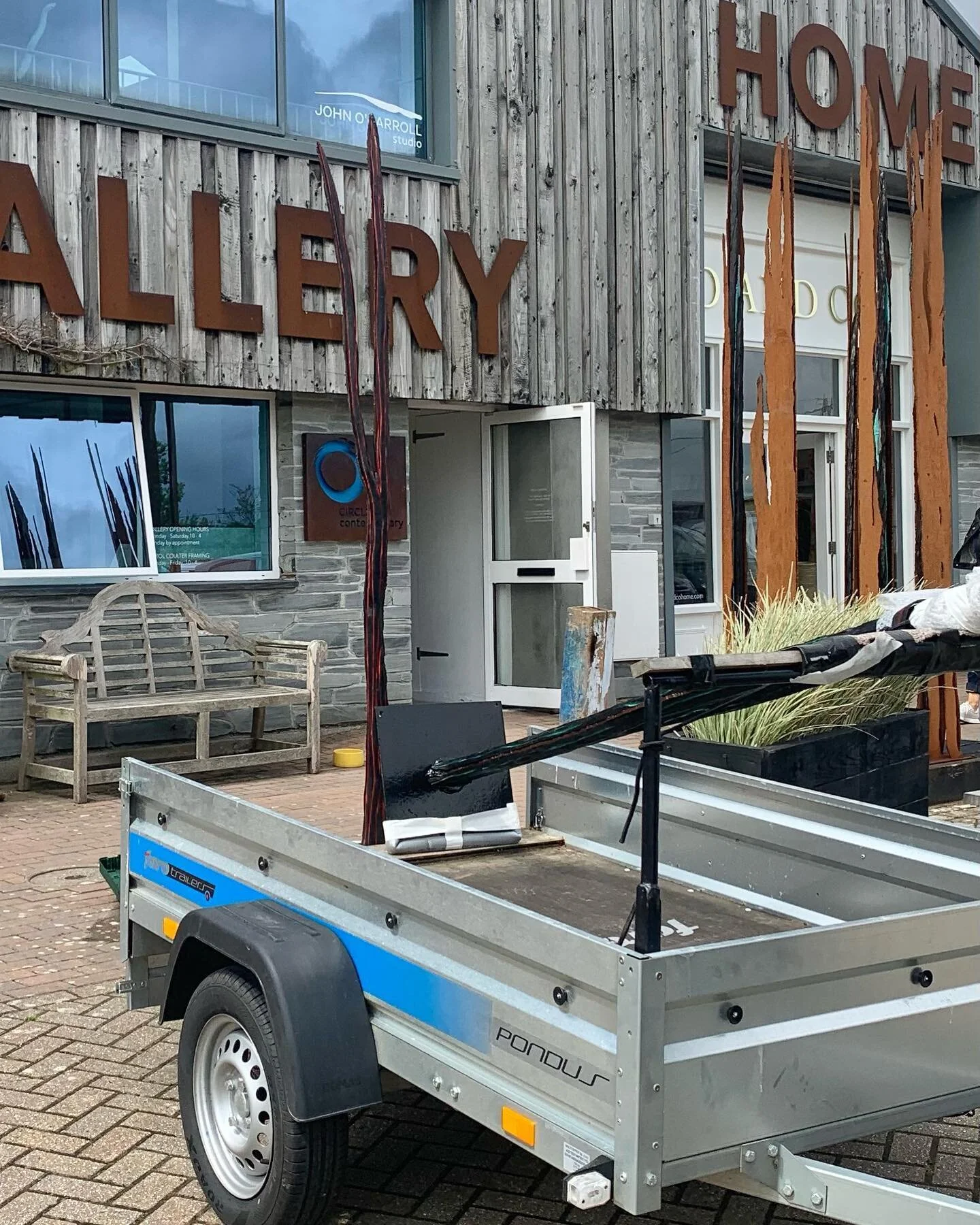 8 Million #1 , 280cm x 27 x13, installed outside @circlecontemporarygallery 
+ delivery of 8 Million:Phoenix #3, 240cm x 25 x 8.  Both are &lsquo;totems&rsquo; for #climatechange , &amp; made of steel &amp; charred, Cornish Oak, carved &amp; stained.