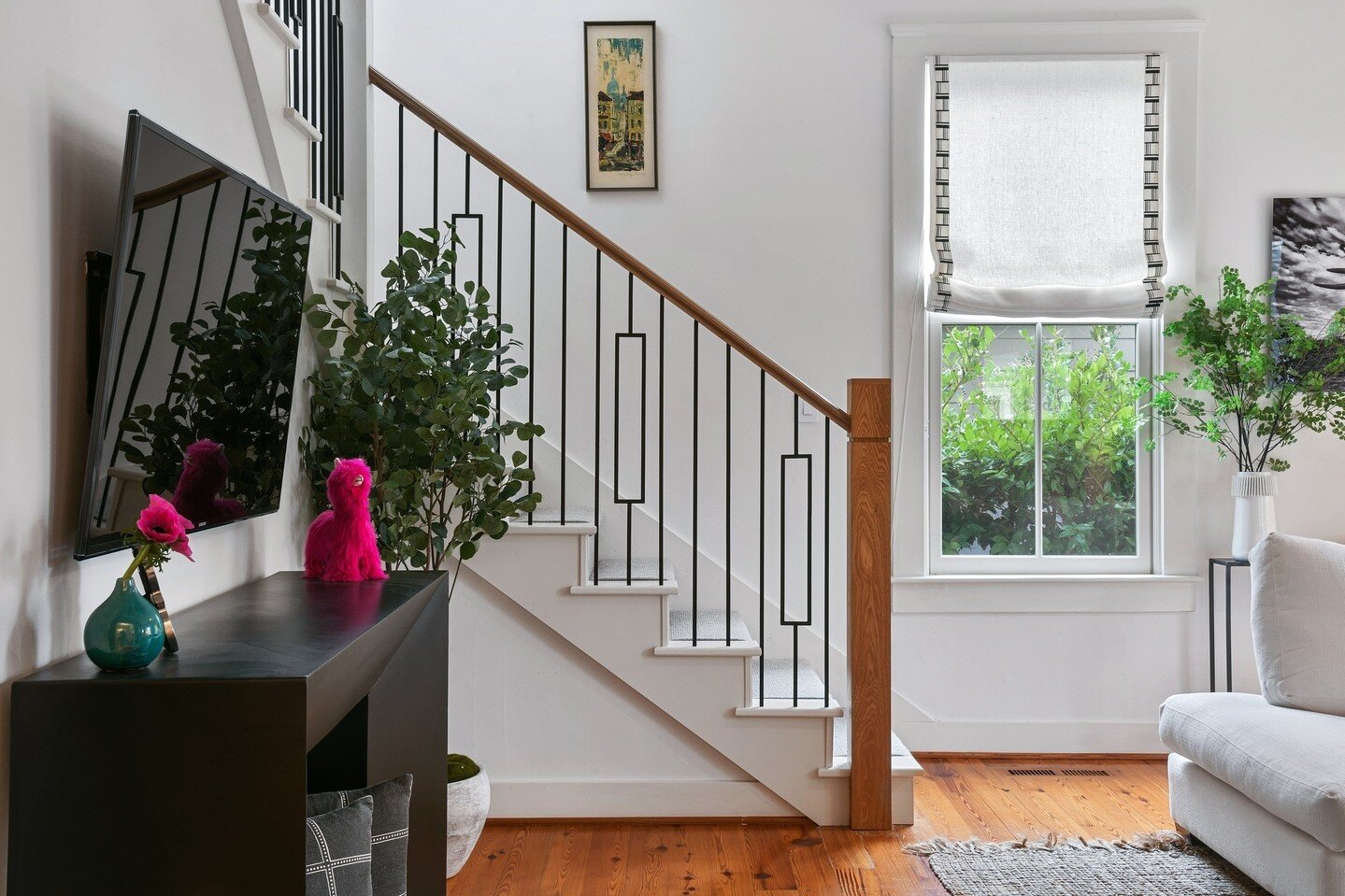 Wow, I cannot express enough how much I adore a well-designed handrail! I even took the liberty to create a whole Pinterest page dedicated solely to this particular architectural element.⁠
https://www.pinterest.com/ashleyroijenkinsdesign/suupaseeexys