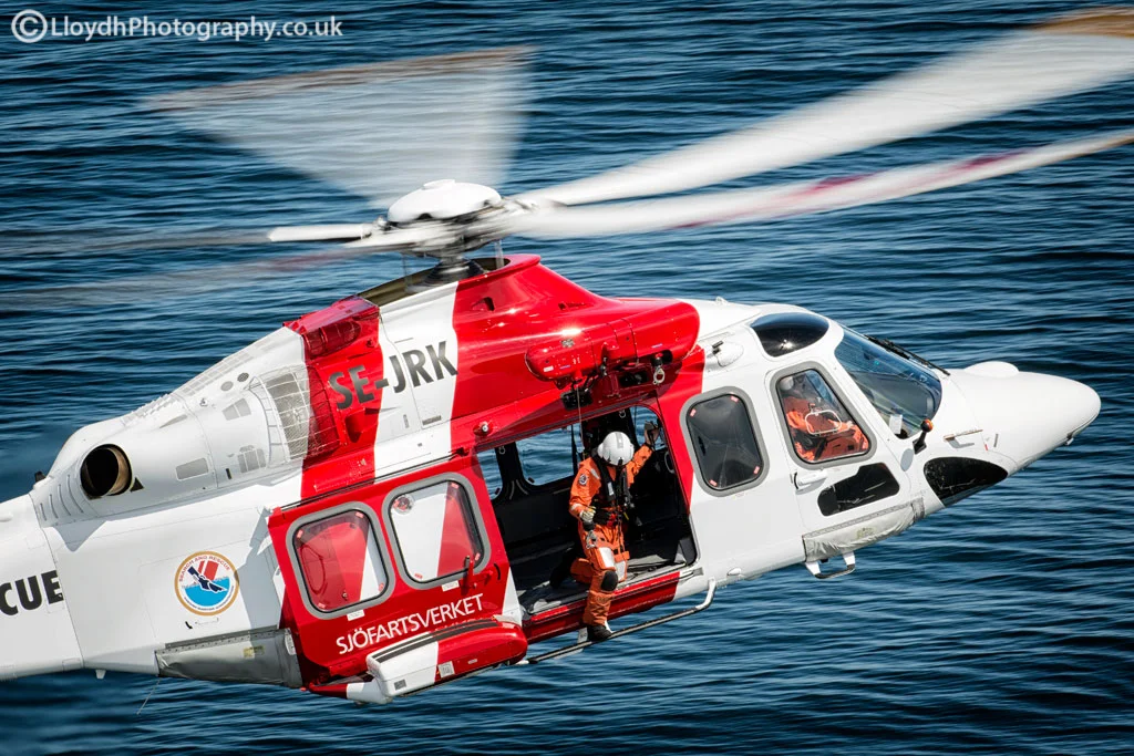 Tomas brings the cable back up to the AW139. 