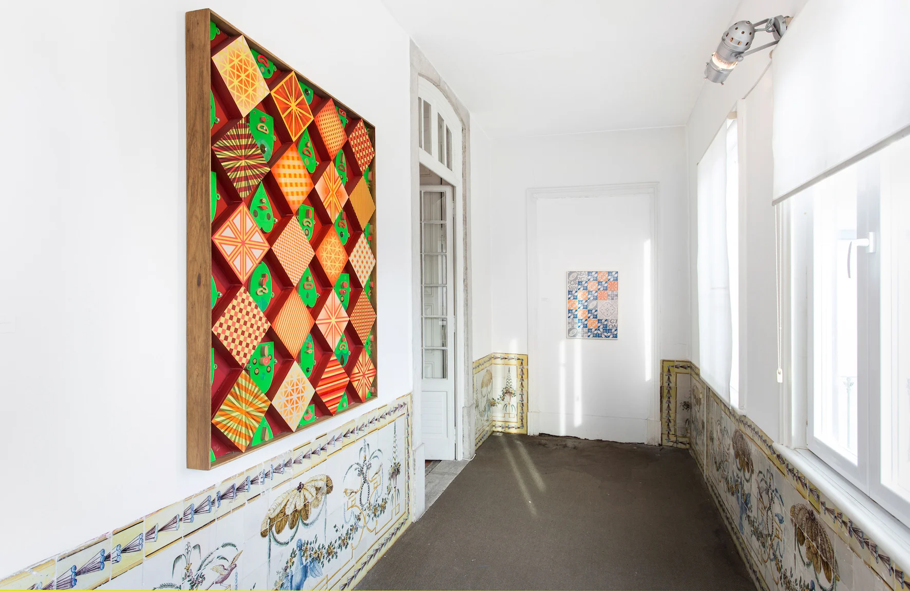 The group exhibition “Underdogs” in a temporary space in Príncipe Real, Lisbon, that seeks to reflect on the gallery’s mission and the work of several of the artists that have been exhibiting over the last four years. To mark the occasion a book was launched, which takes stock of the platform’s years of activity in its three main elds of operation: Gallery, Public Art Programme, and Editions. “Underdogs Underdogs is an incredible adventure. More than an adventure, it is a mission, a concept, but above all, a gamble: that of creating a platform that is artistically balanced between the streets of a city, the walls of a gallery, and the virtuality of a website. We took the risk of creating a triangle, of placing on the same scales three seemingly disparate elds: public art, gallery art, and artist editions. All with the idea of ensuring a perfect complementarity between them, o ering the artists di erent areas of expression and nourishing their creative e orts. is is our vision. Since 2010, we have endeavoured to participate humbly in Lisbon’s art scene. We like to believe that we have known how to interact positively with the city, giving both its inhabitants and visitors new motives to explore and discover it. Our artists have grown up in an urban environment that generates permanent, intense visual stimulation. ey belong to a multicultural and multidimensional world. ey draw inspiration from the chaos, the irregularities, the tensions present in our cities and societies. ey create with all of their uniqueness but also all of their globality, and come from all corners of the world. Our objective is for the multiple events we have organised to be seen as a synergy of talents and dedication whose results can be enjoyed equally by all. Underdogs is, in short, the result of a chemistry generated by an amazing, passionate team and a group of talented artists inspired by the urban environment, ready to take up the challenge of giving new colour to Lisbon’s art scene.” Pauline Foessel & Alexandre Farto – co-directors of Underdogs platform 