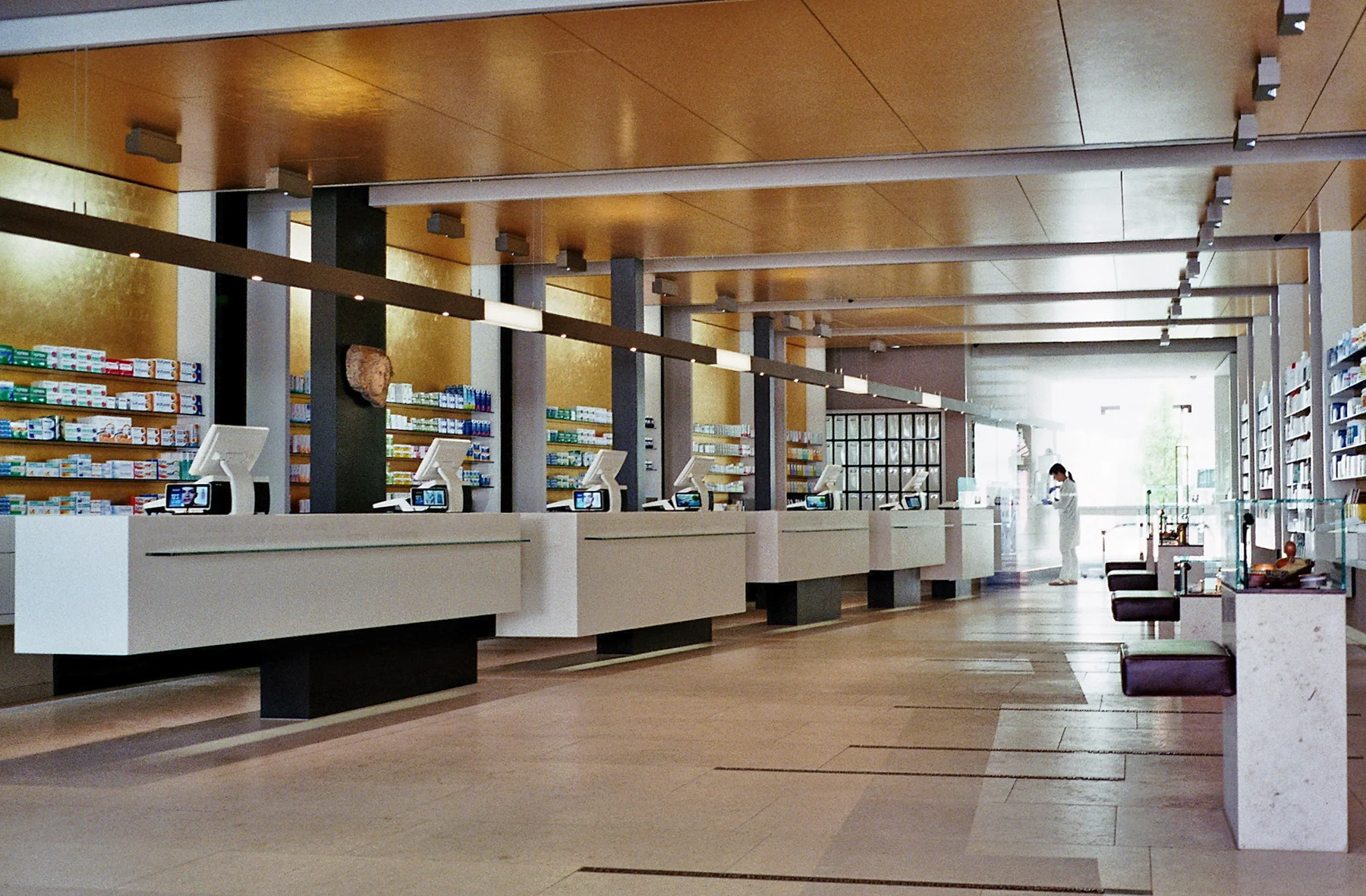 PHARMACY | REVUE 400SE | HANS-PETER LINZ