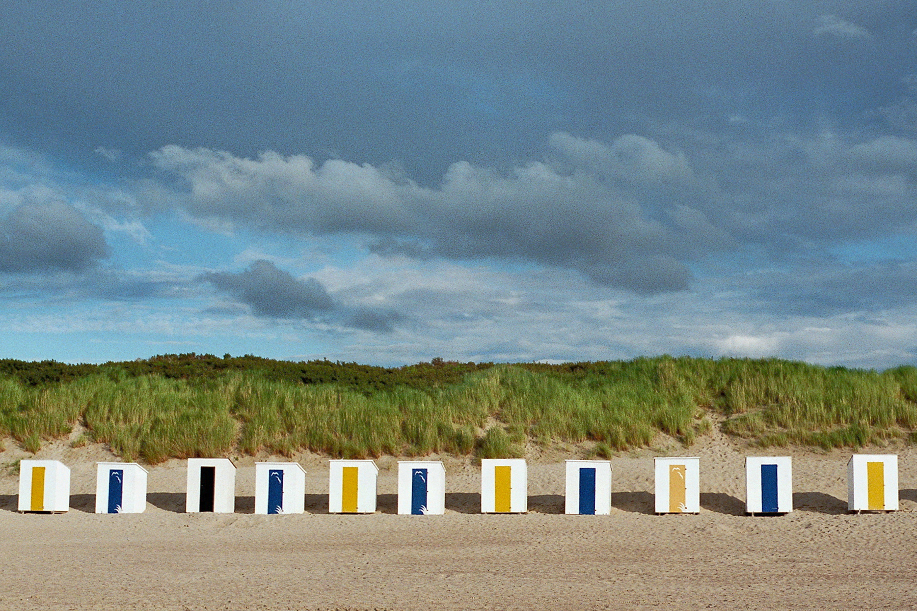 BEACH | YASHICA LYNX 14E | HANS-PETER LINZ