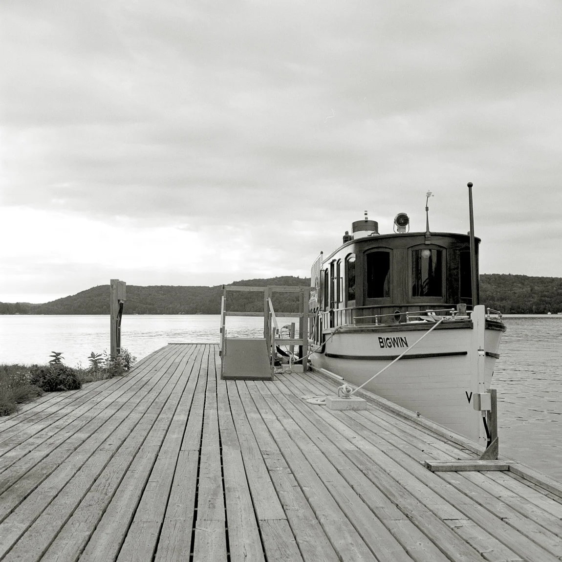 QUIET ON THE DOCK | ROLLEIFLEX SERIES E TLR | BILL SMITH