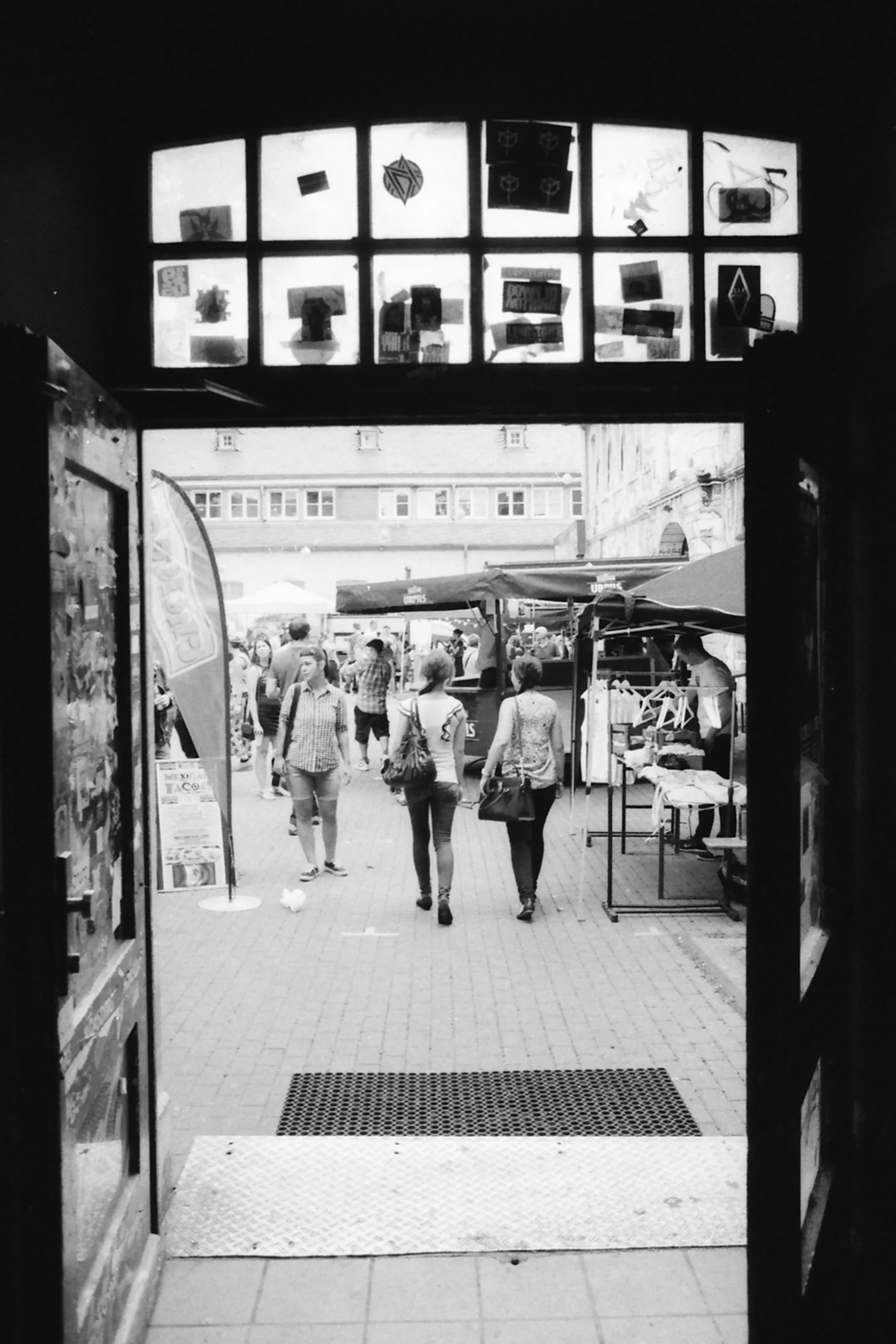STREET FOOD MARKET | NIKON FE | HANS-PETER LINZ