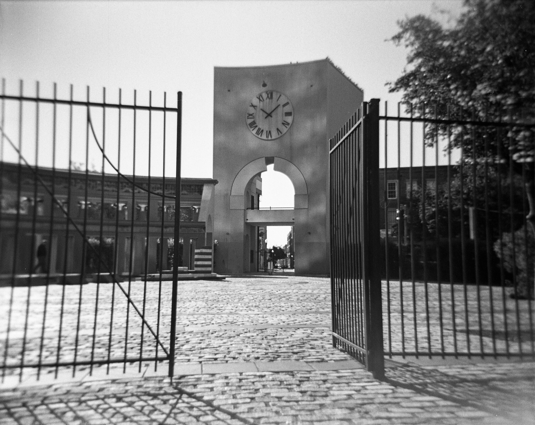Like Clockwork | Holga 120GN | Kodak Tri-X | Miguel Peralta