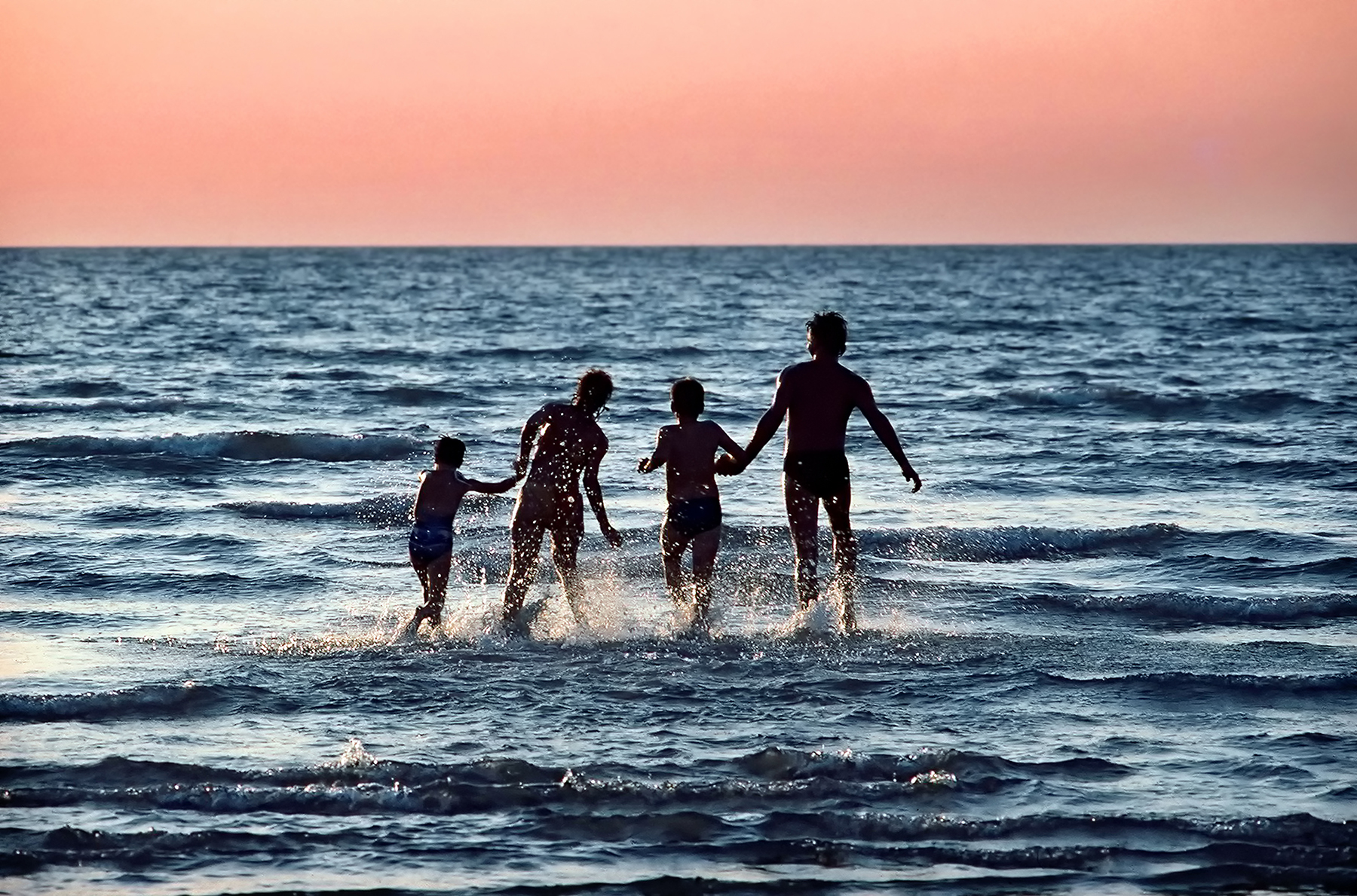 Family at Beach | Nikon FM 300mm | Steve Lovegrove