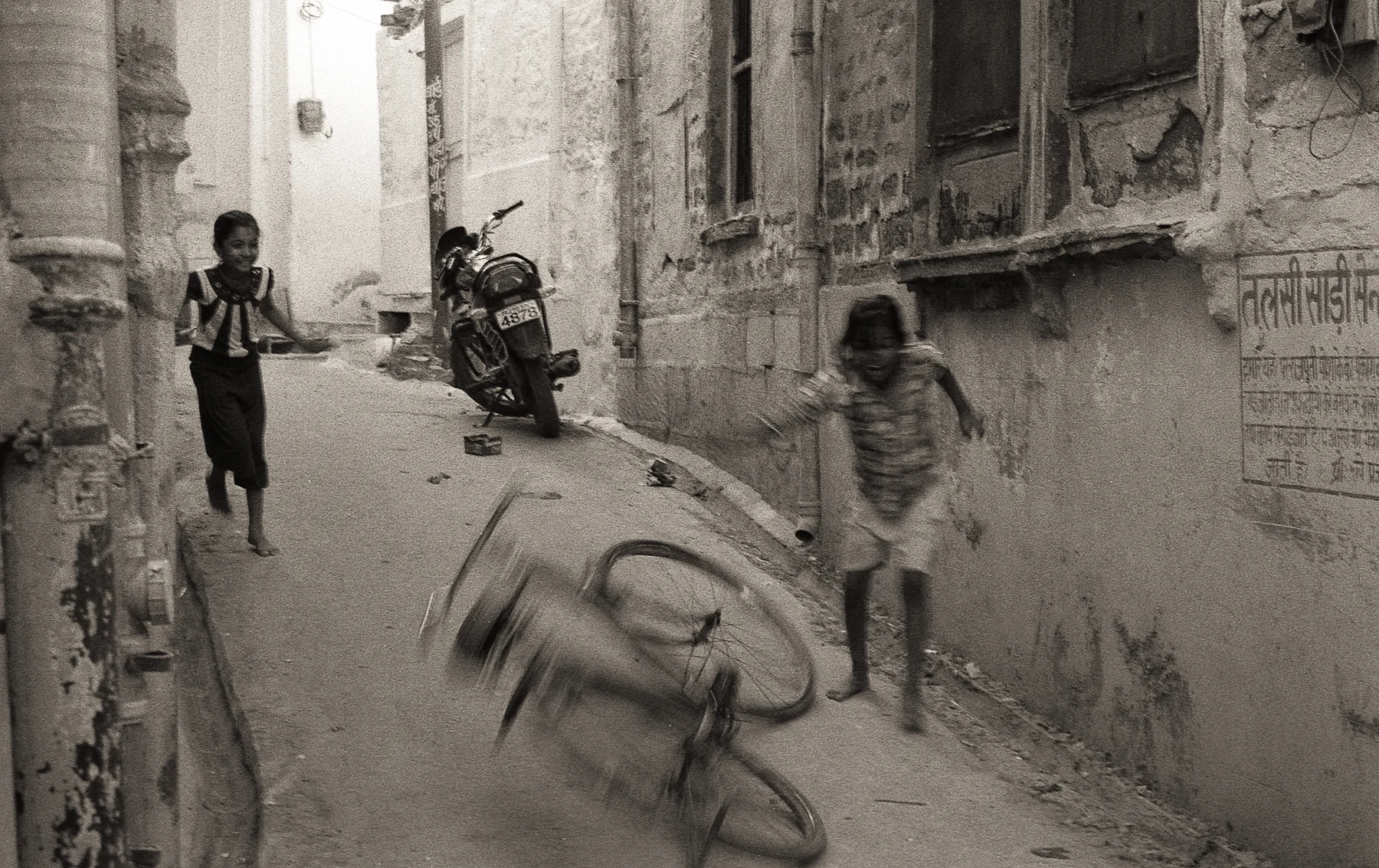 Old Town Jodhpur | Minolta XD7 Rokkor 58mm 1.4 | Kentmere 400 | Tristan Aitchison