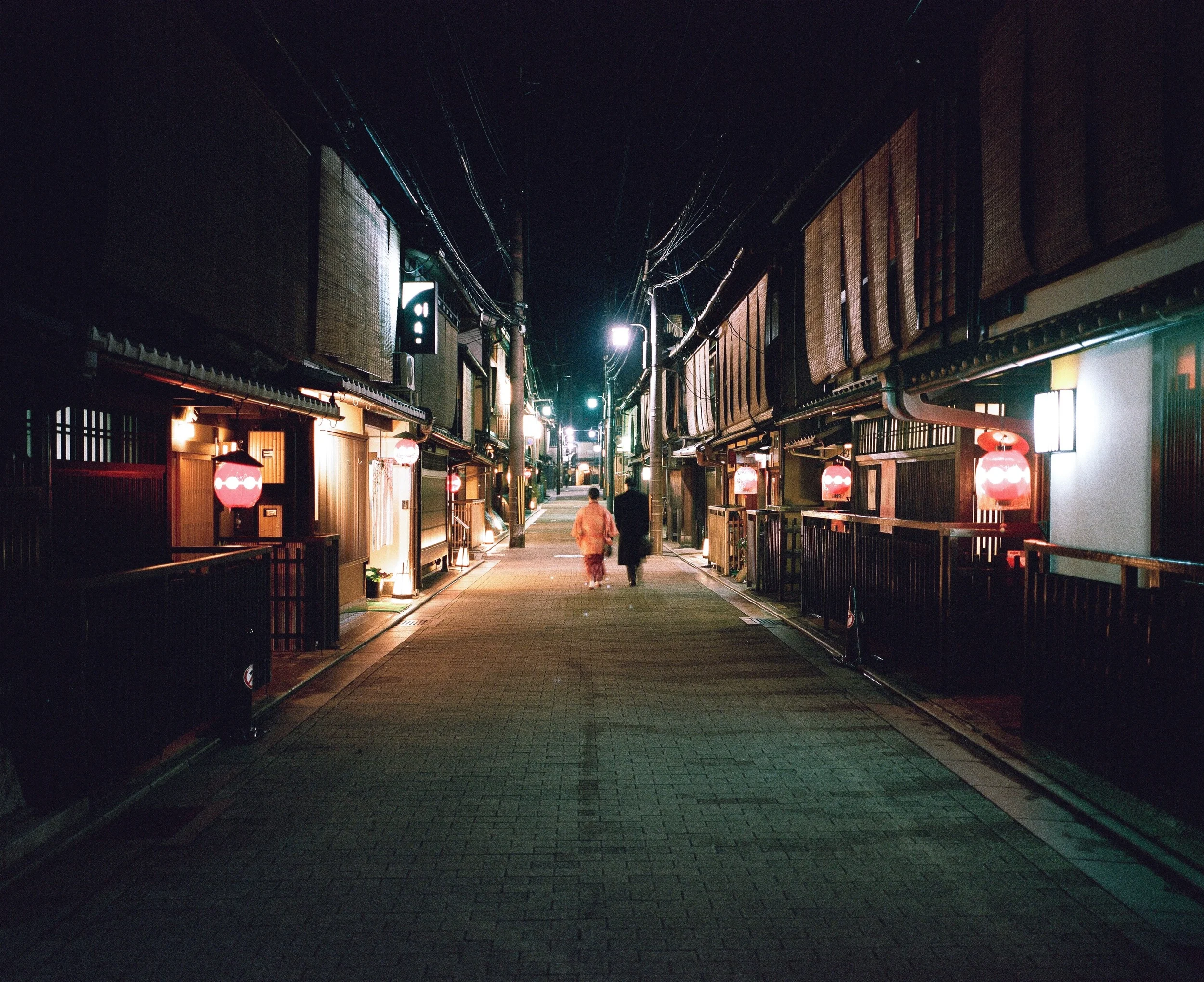 Kyoto After Dark | Mamiya 7II /w 65mm Lens | Cameron Kline