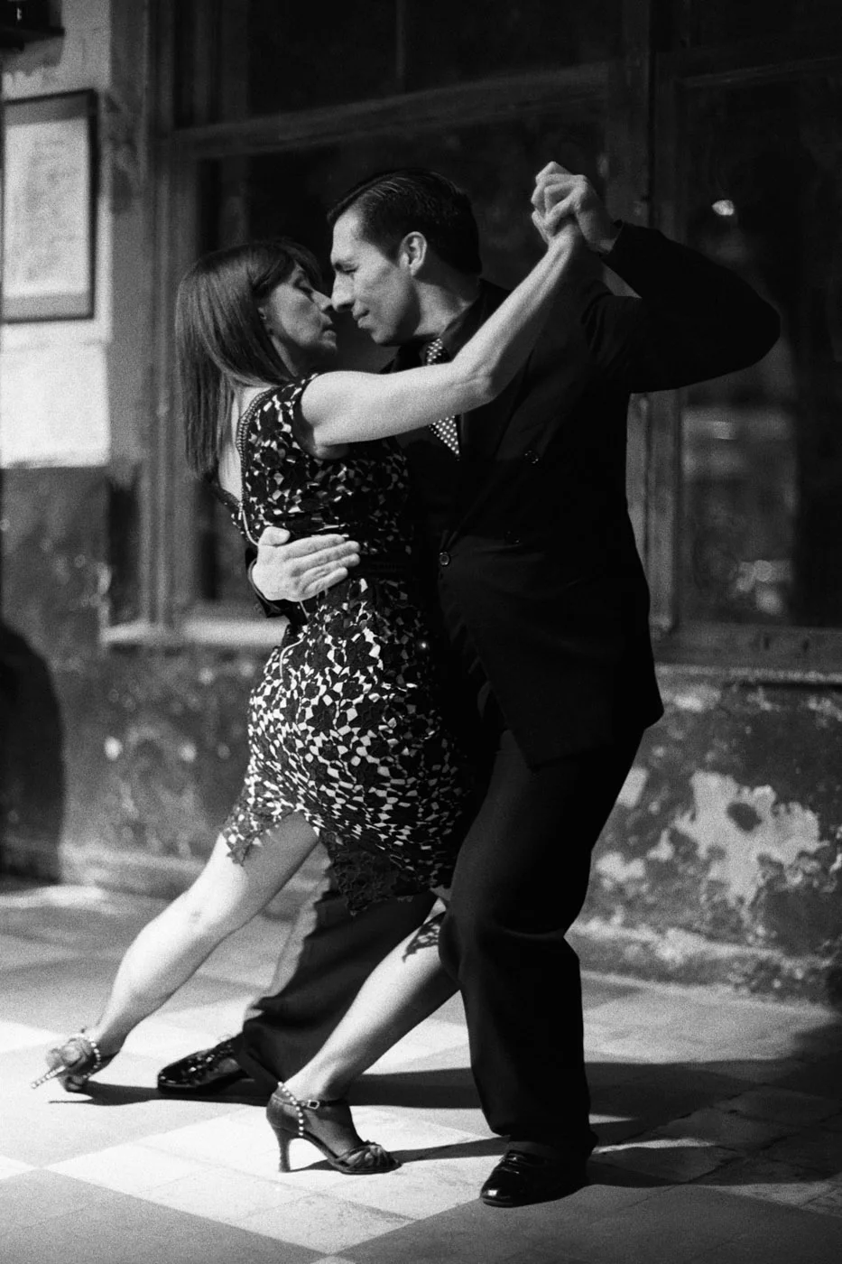 The postcard representation of tango