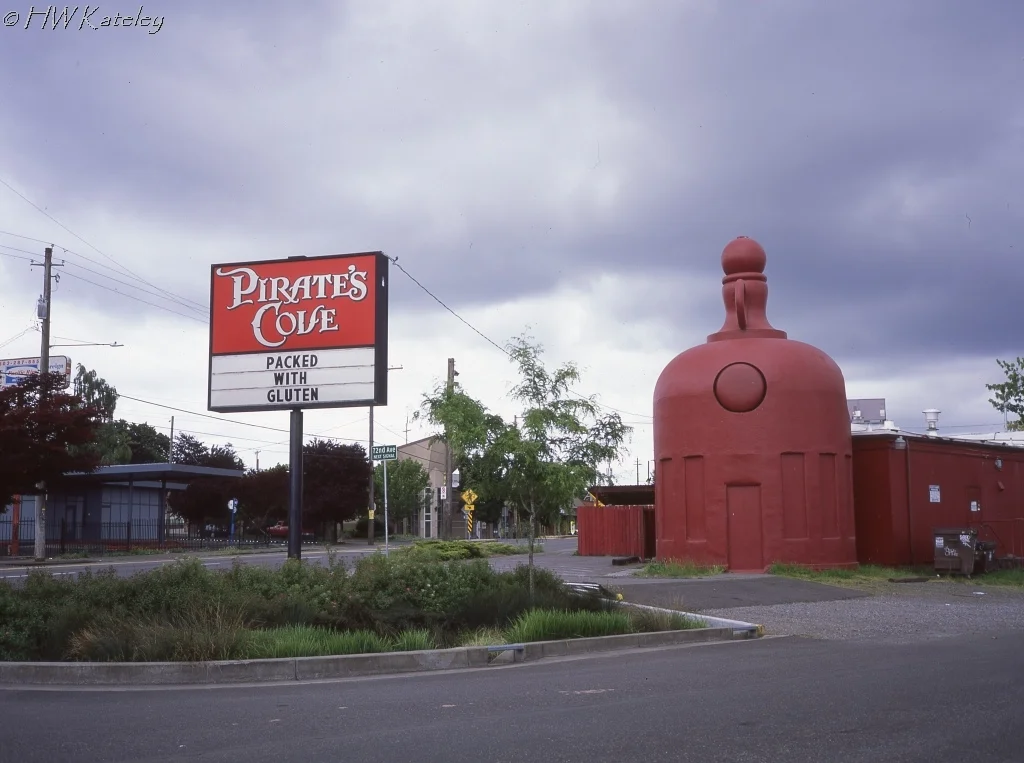 Novel architecture in Portland Oregon - Provia 100
