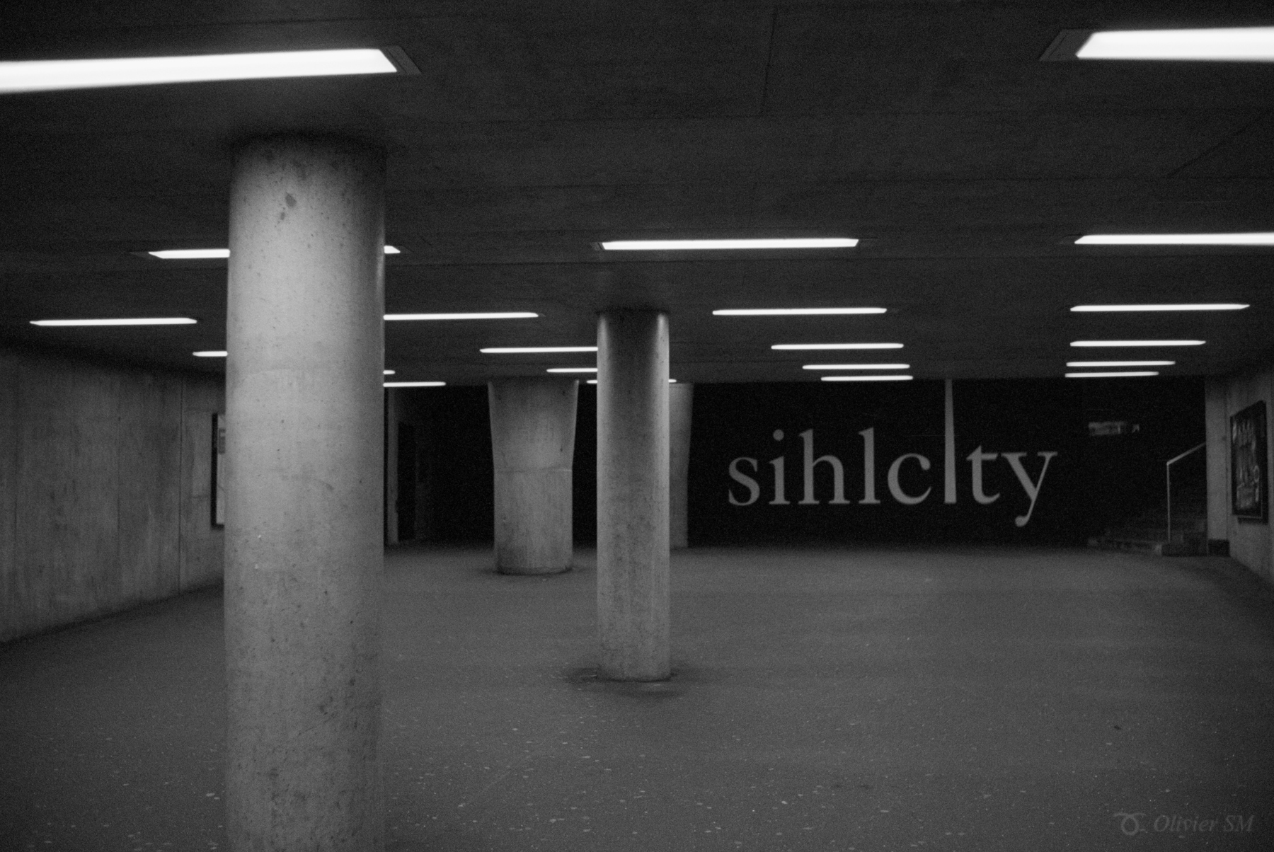 Underground SihlCity | Voigtländer Bessa R3M | Nokton 35mm 1.4 SC | Kodak Tri-X 400