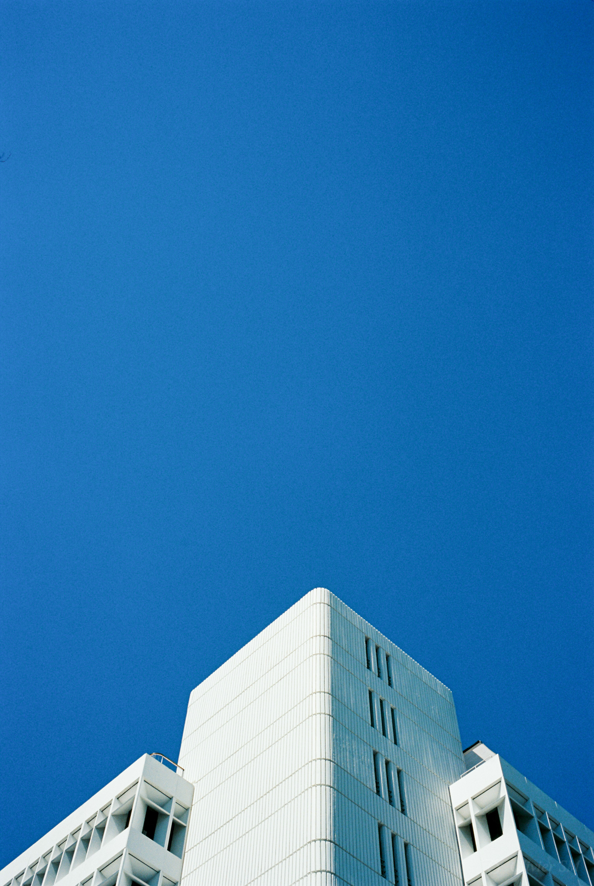 Blue Corners in Miami | Voigtländer Bessa R3M | Nokton 35mm 1.4 SC | Kodak Ektar 100