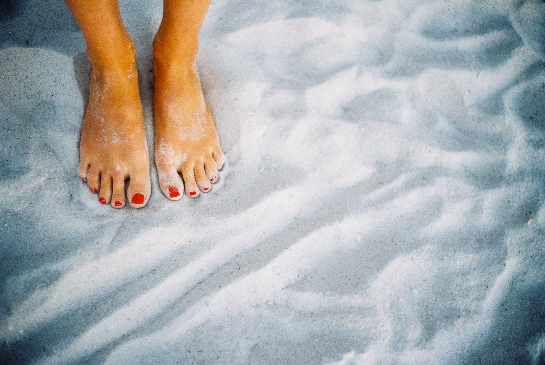 Toes in the the Sand, Naples | Voigtländer Bessa R3M | Nokton 35mm 1.4 SC | Kodak Gold 200