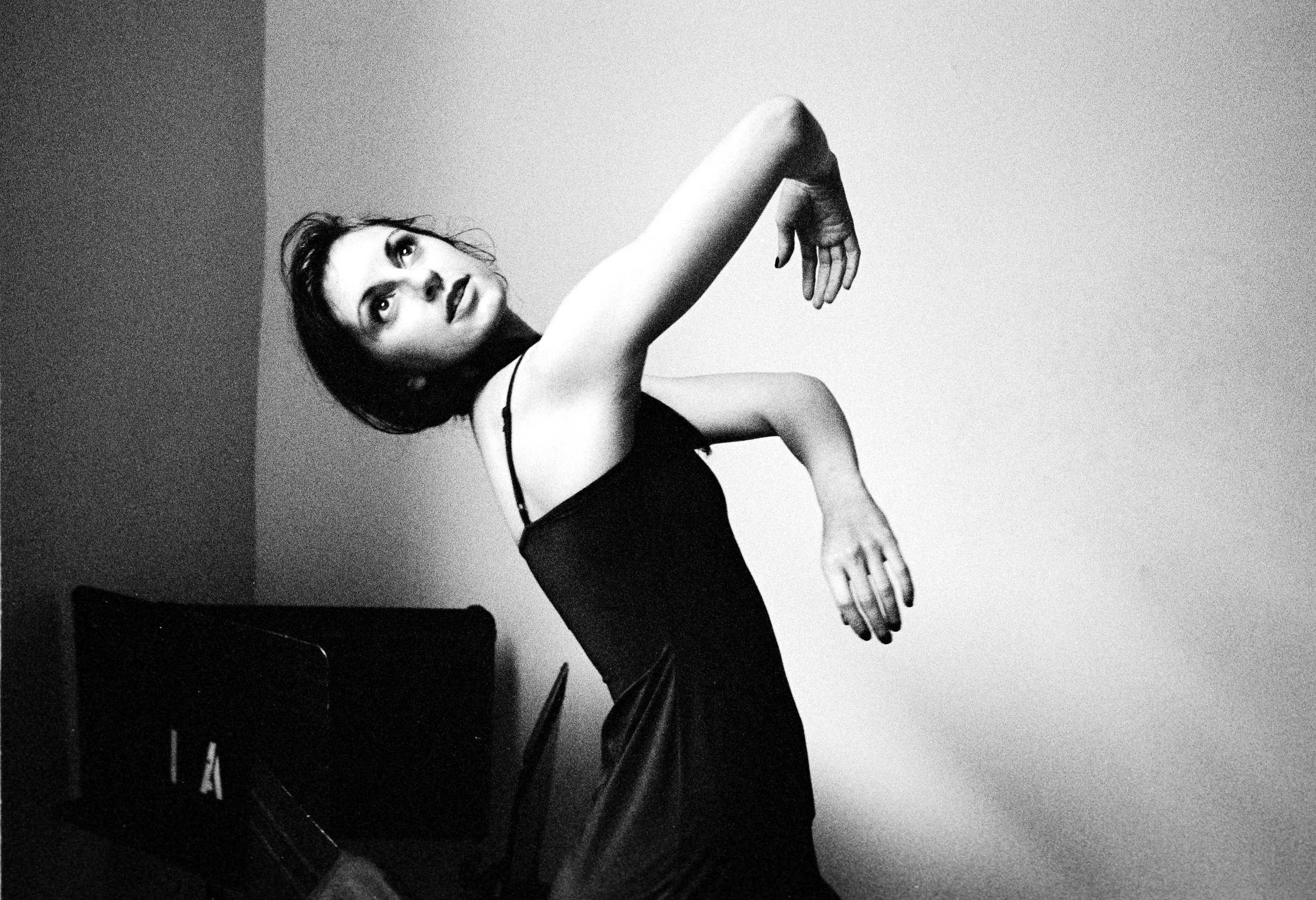 Dancer | Leica MP 35mm Tri-X | Suan Lin