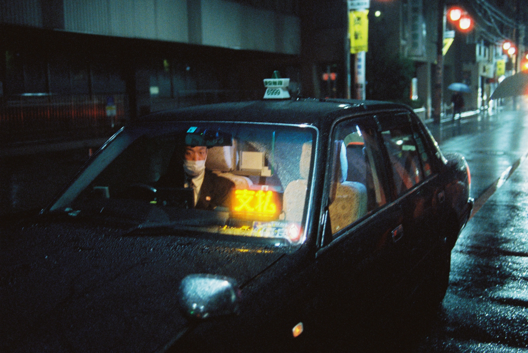 Shibuya Night | Nikon FE 35mm f/2 | Gili Benita