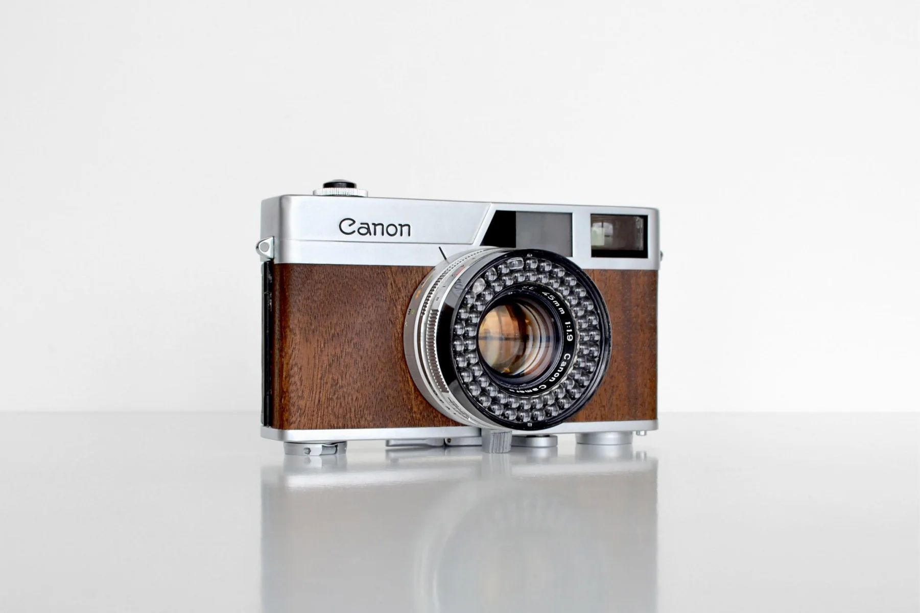 ilott_canonet_grey_nonoise_1801_1200_90.jpg