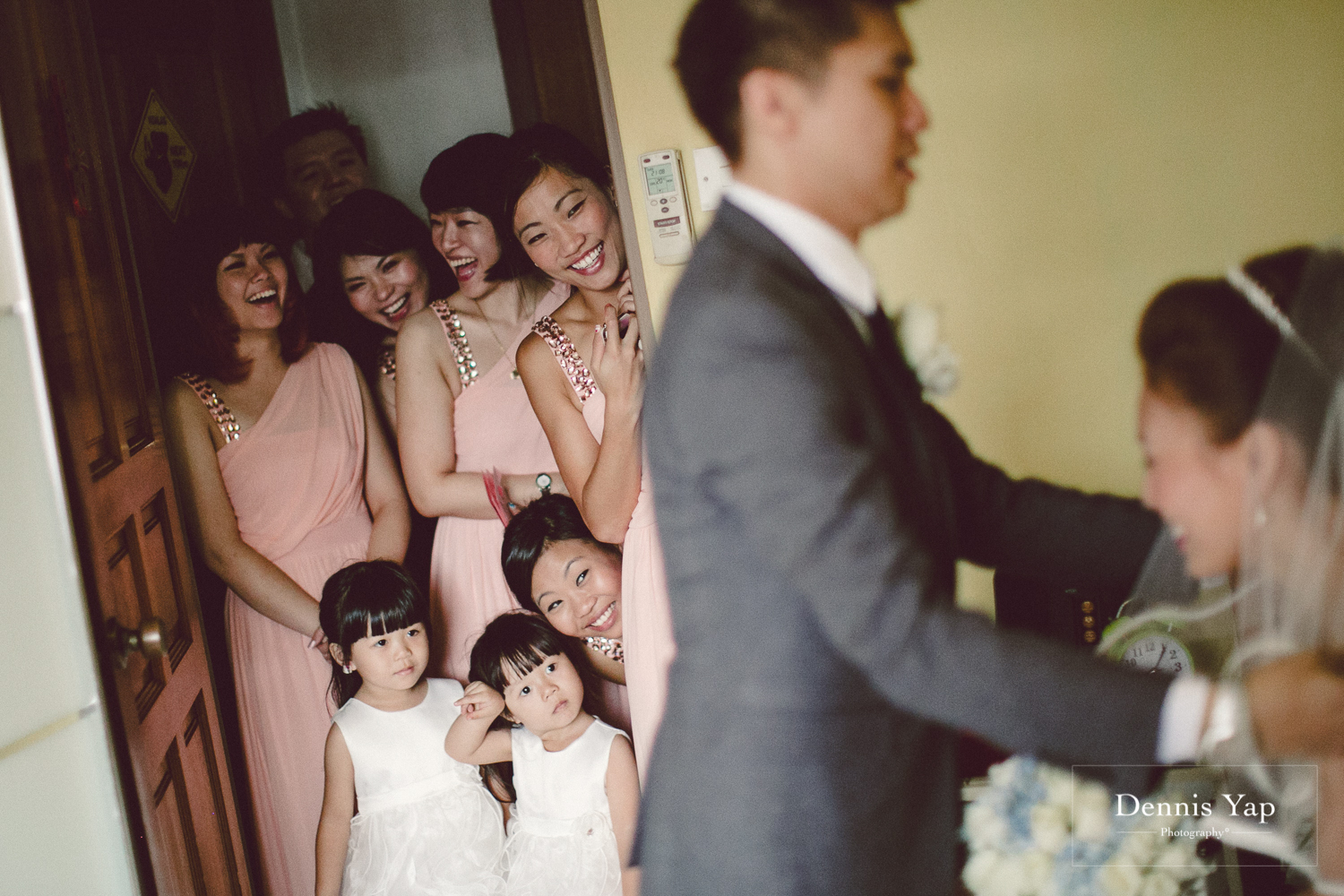 jonathan micaela wedding day church recemony in singapore at mary of the angels by dennis yap photography-5.jpg