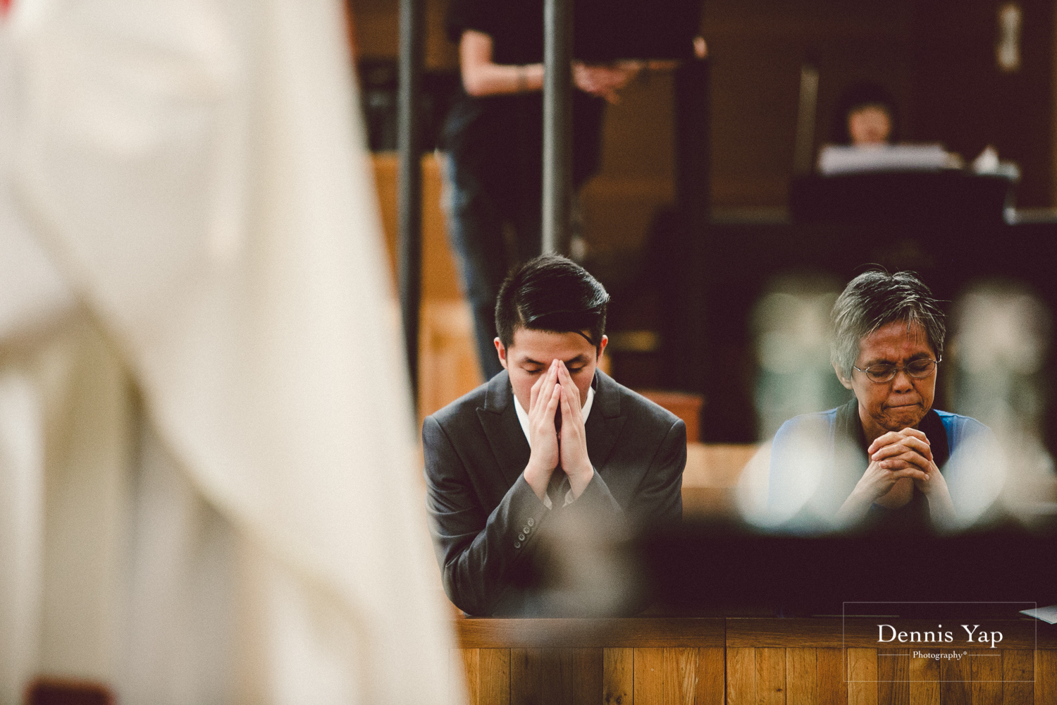 jonathan micaela wedding day church recemony in singapore at mary of the angels by dennis yap photography-24.jpg