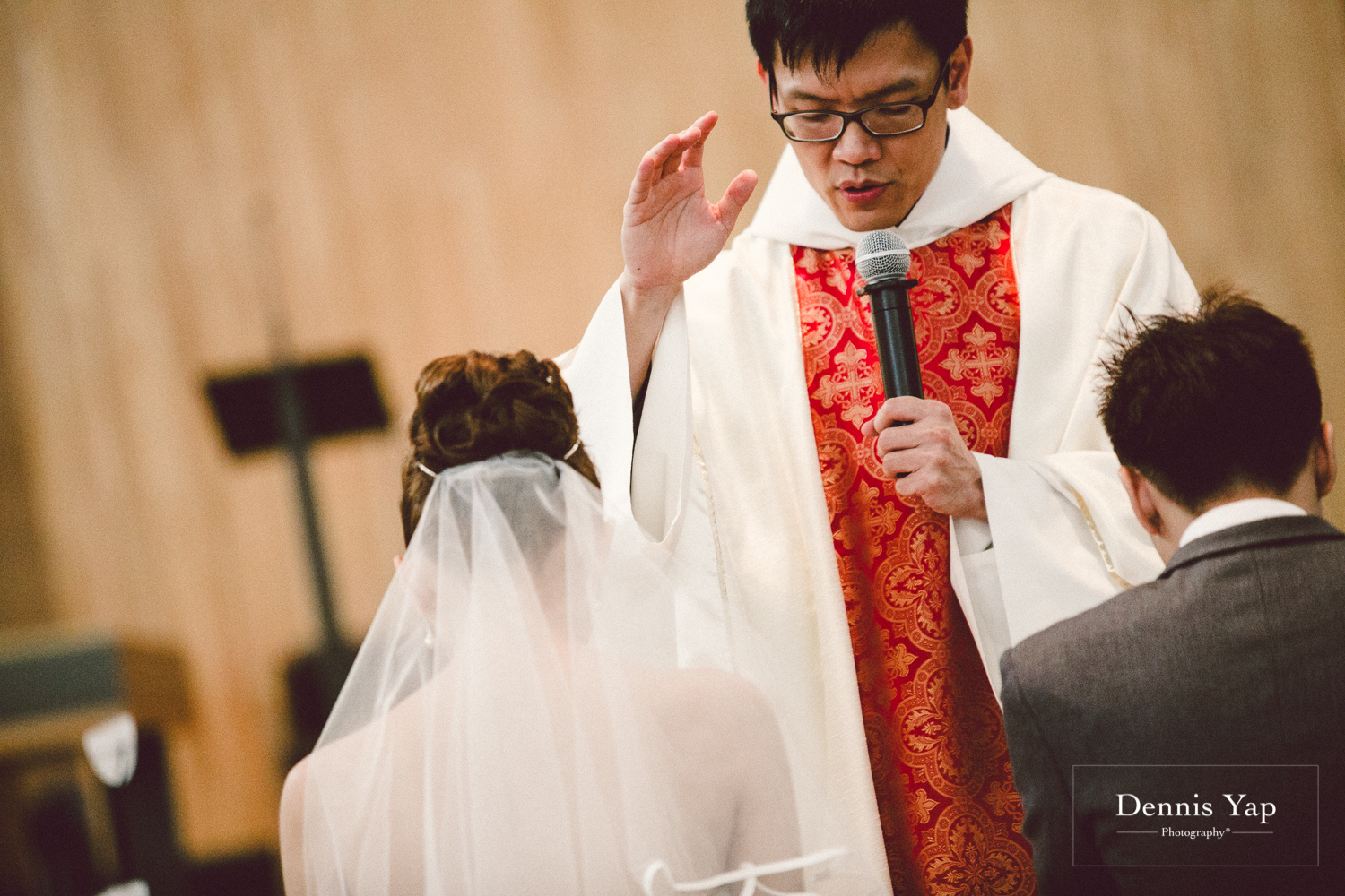 jonathan micaela wedding day church recemony in singapore at mary of the angels by dennis yap photography-25.jpg