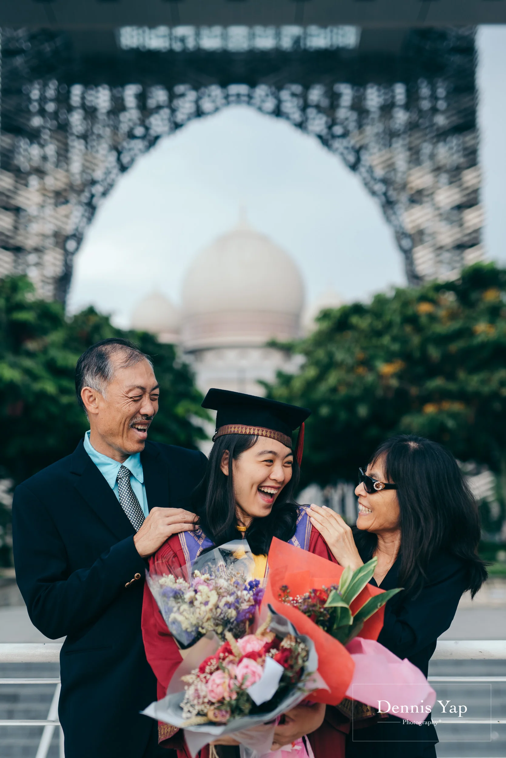 Tieng Wei graduation portrait putrajaya dennis yap photography family portraiture beloved uitm-115.jpg