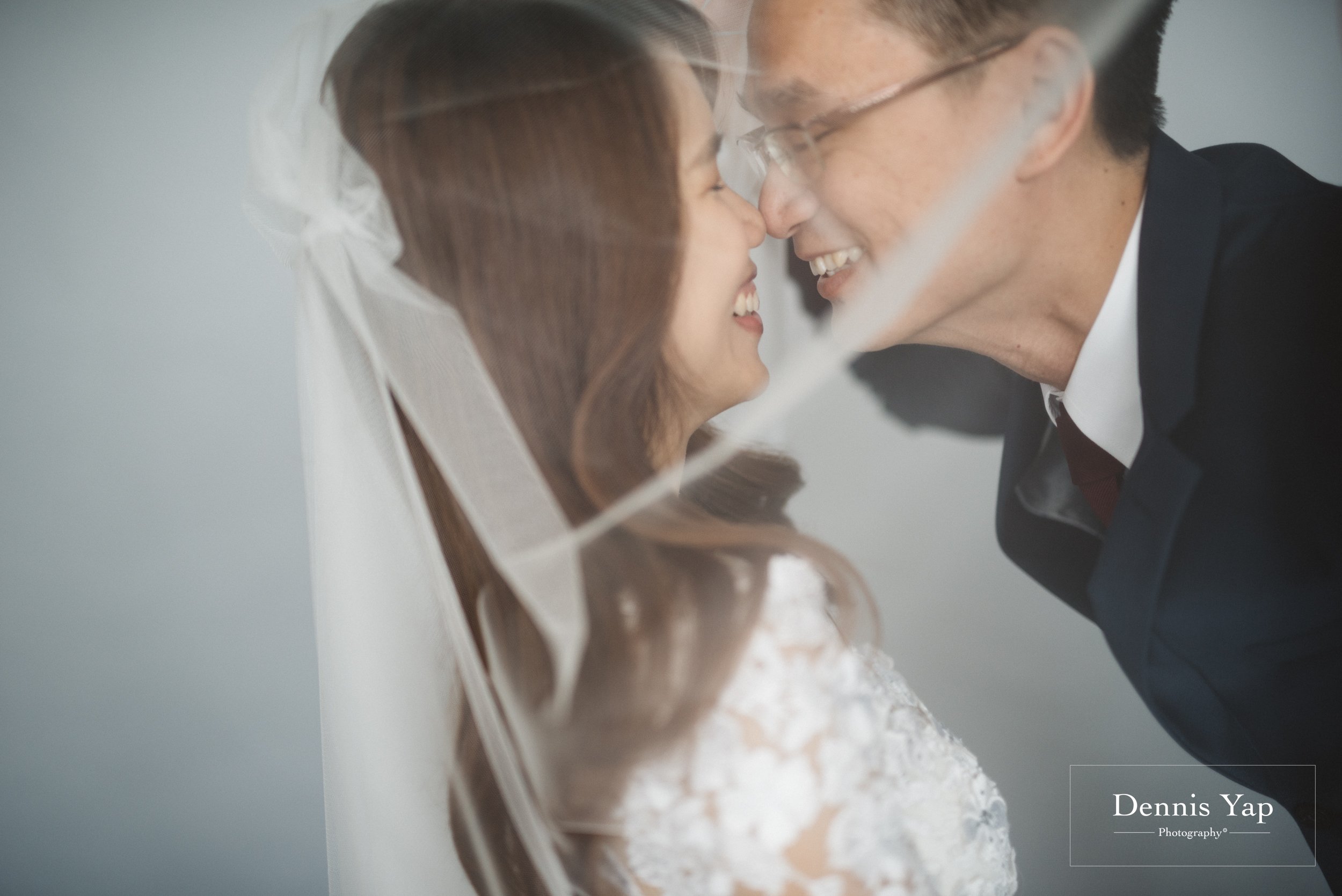 frank elieen pre wedding simple backdrop studio style dennis yap photography smelly pillow-19.jpg