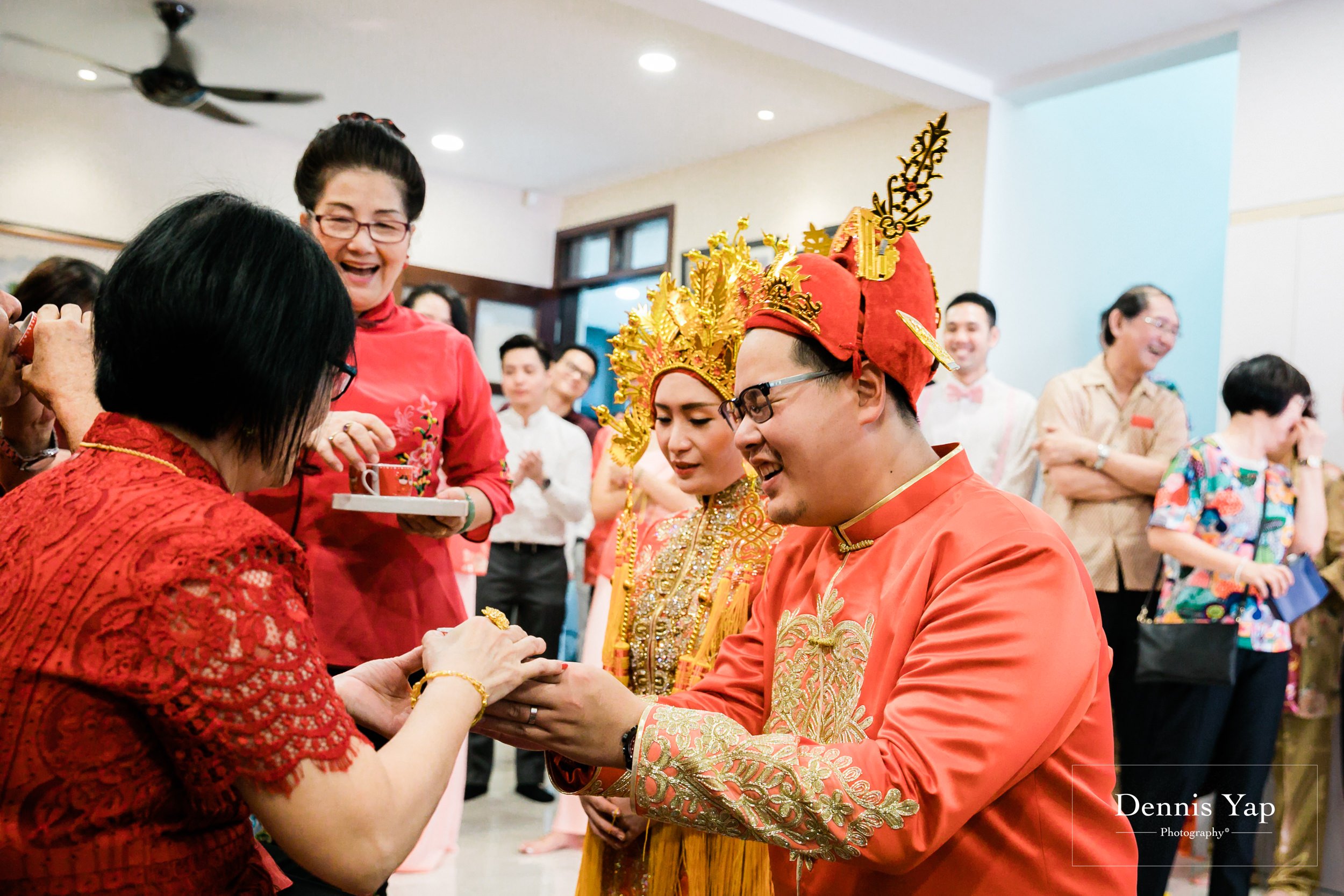 chen tze yek kuan morning tea ceremony wedding red gold dennis yap photography GIS-21.jpg