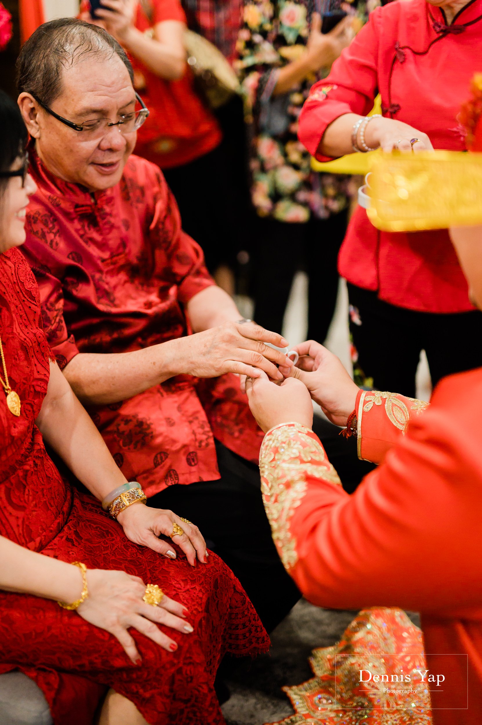 chen tze yek kuan morning tea ceremony wedding red gold dennis yap photography GIS-23.jpg