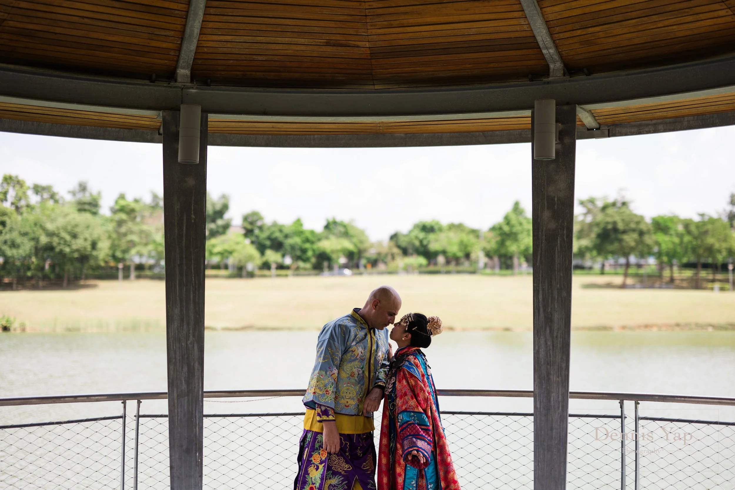 peranakan-nyonya-wedding-attire-muneeb-joyce-2.jpg
