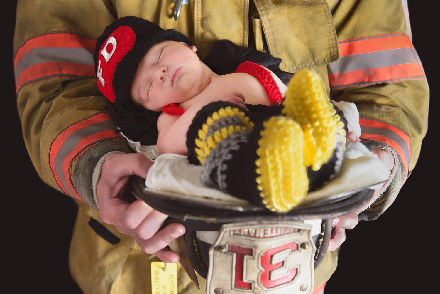 Newborn-Photo-Fireman-Outfit.jpg