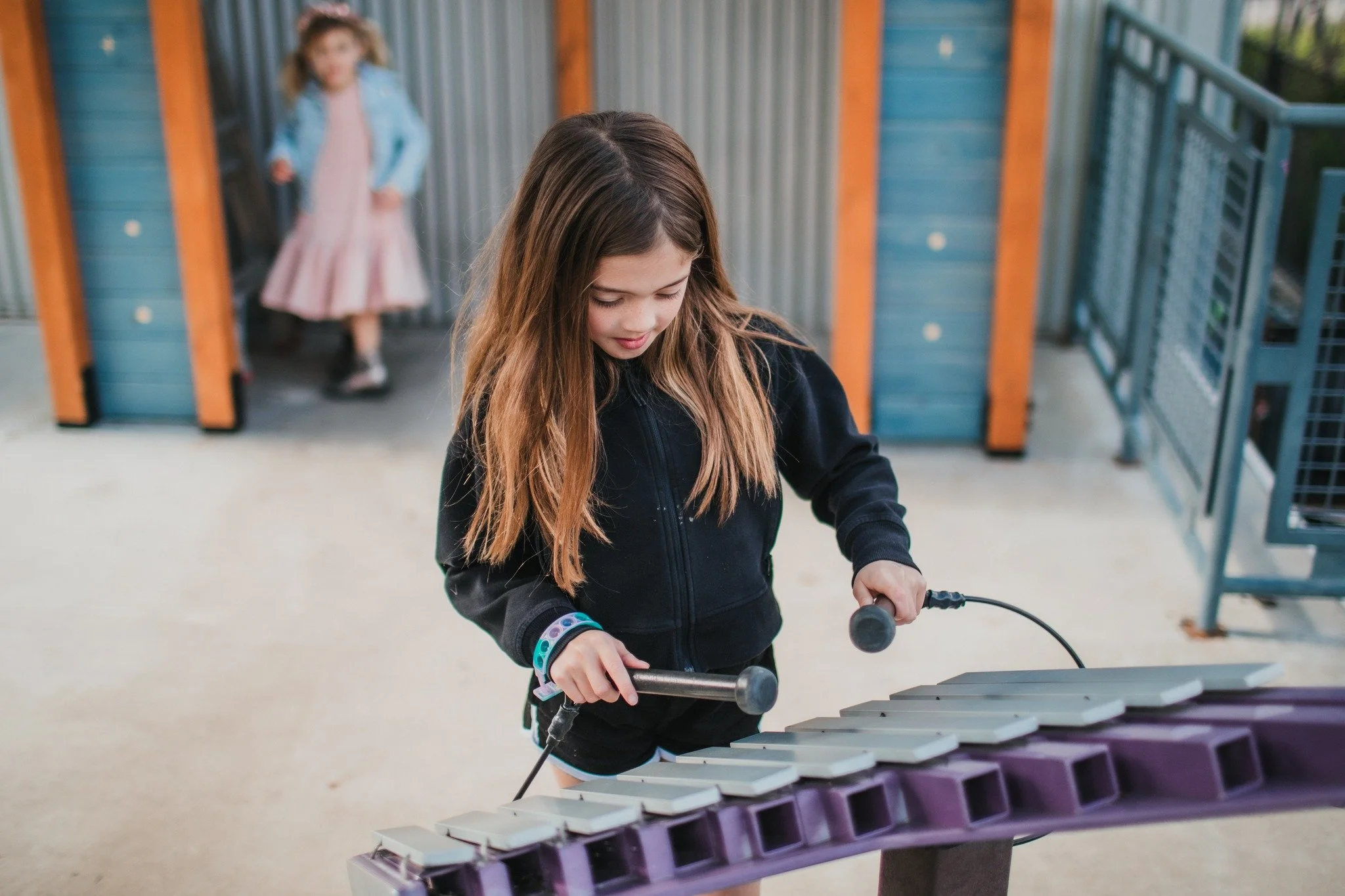 Do you hear chimes while walking through downtown San Luis Obispo and wonder where they&rsquo;re coming from? That would be us! 🎶
Our musical garden gives kids the freedom to explore sound, rhythm, and movement through playful, hands-on instruments 