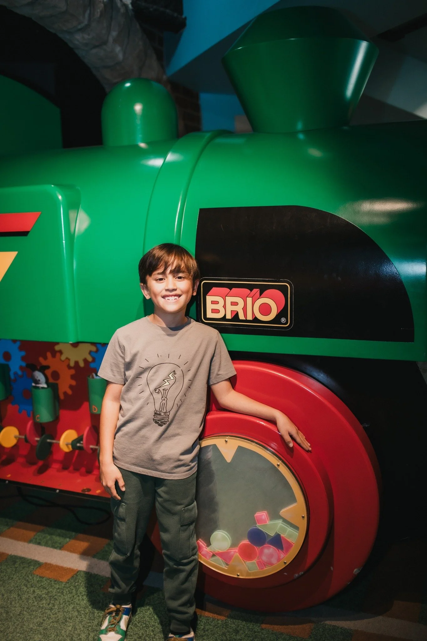 Have you explored Jellybean Junction? 🚆✨ 
Our third floor is perfect for little ones ages 5 and under, especially train lovers! Kids can hop aboard a big train and even sit in the conductor&rsquo;s seat for a little imaginative fun 👨&zwj;✈️🚂✨